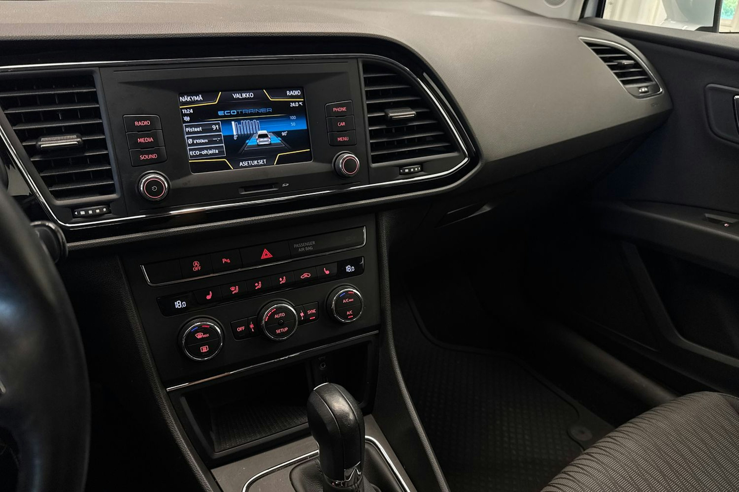 Valkoinen SEAT LEON ST 2016 kuva 19.