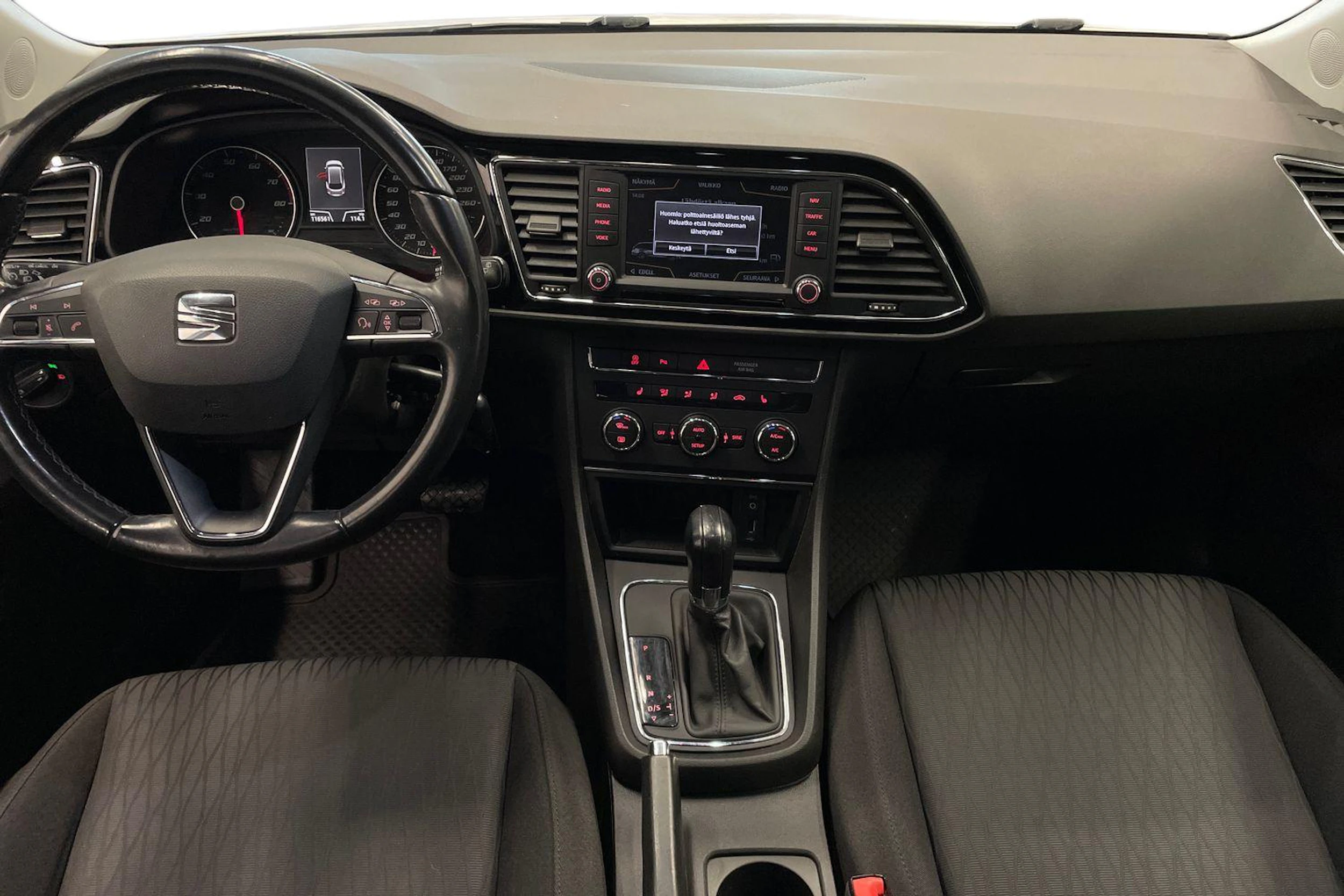 valkoinen SEAT Leon ST 2016 kuva 7.
