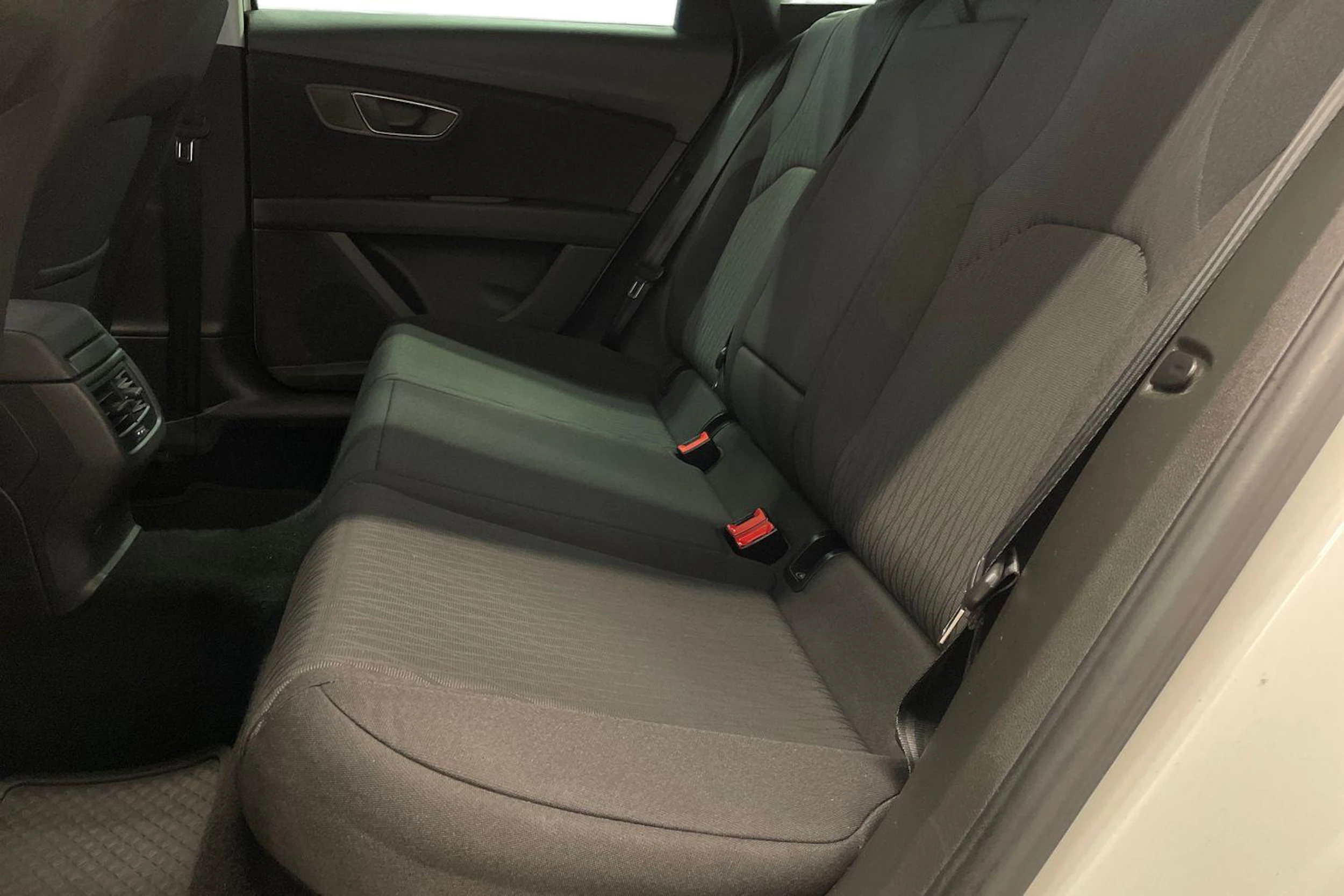 valkoinen SEAT Leon ST 2016 kuva 8.