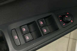 valkoinen SEAT Leon ST 2016 kuva 11.