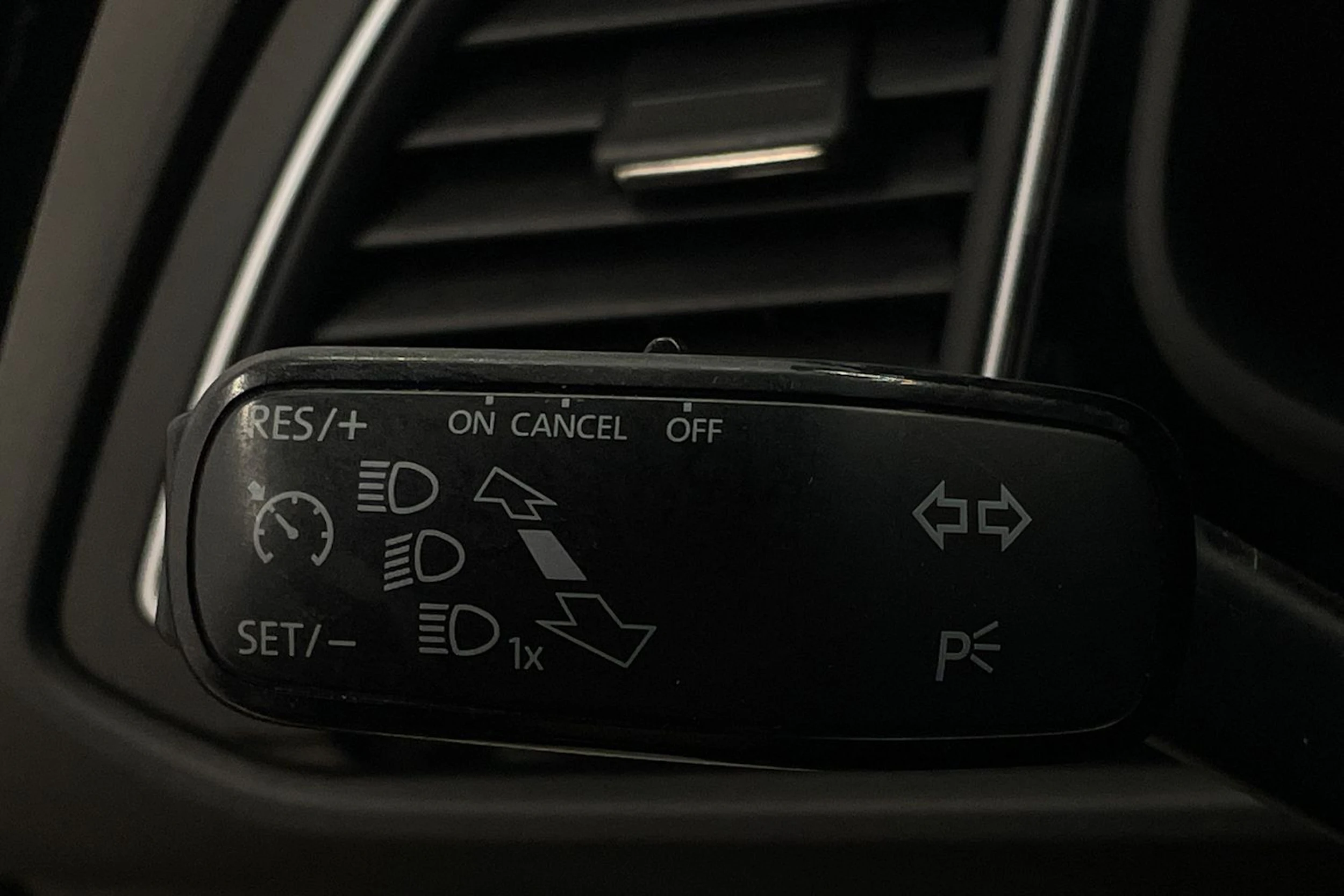 valkoinen SEAT Leon ST 2016 kuva 15.