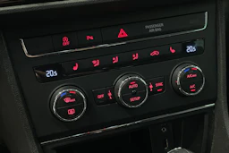 valkoinen SEAT Leon ST 2016 kuva 17.