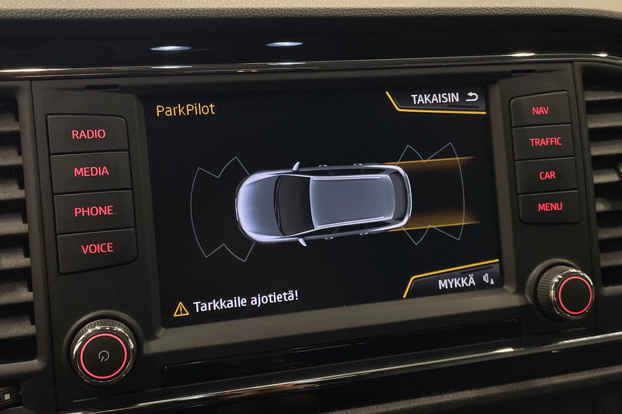 valkoinen SEAT Leon ST 2016 kuva 20.