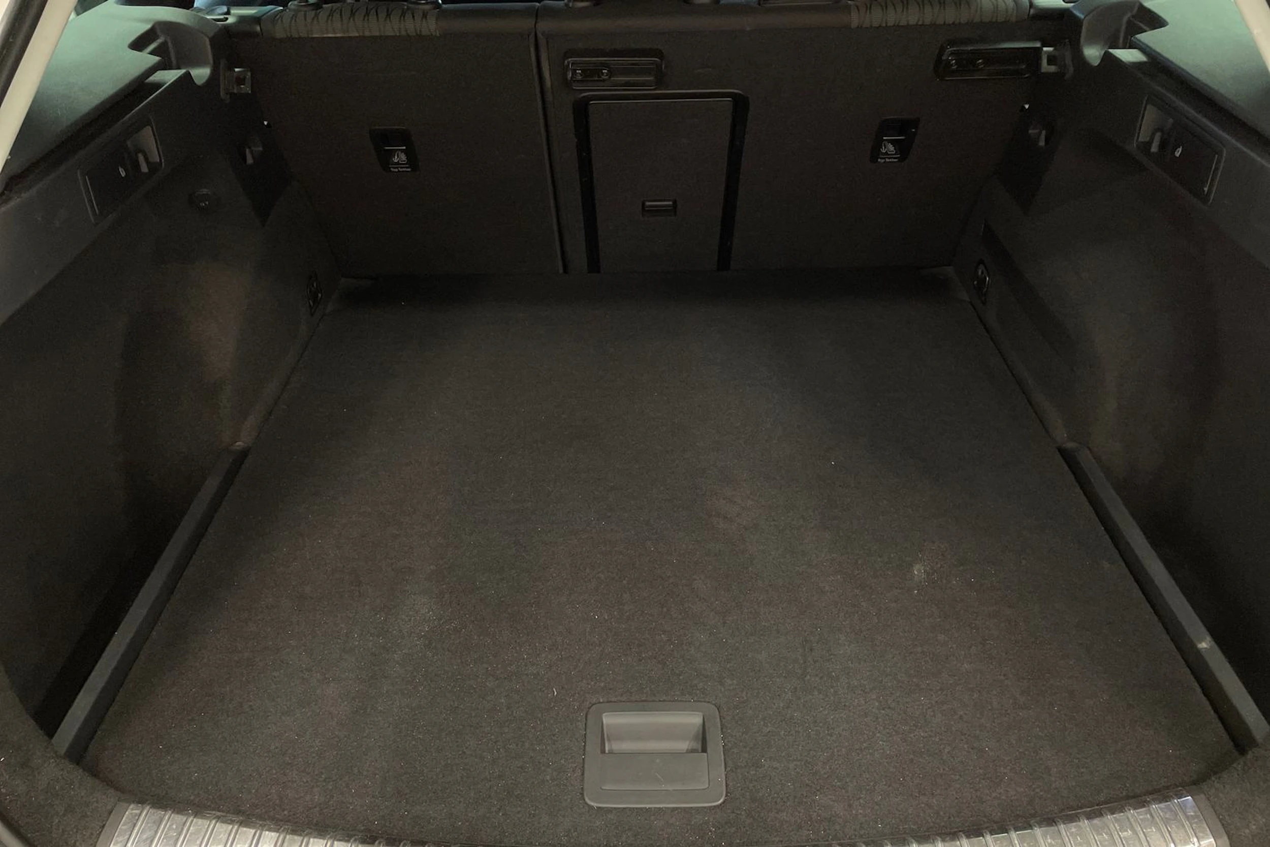 valkoinen SEAT Leon ST 2016 kuva 22.