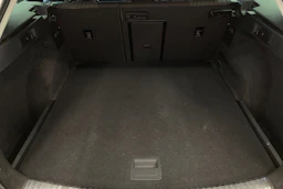 valkoinen SEAT Leon ST 2016 kuva 22.