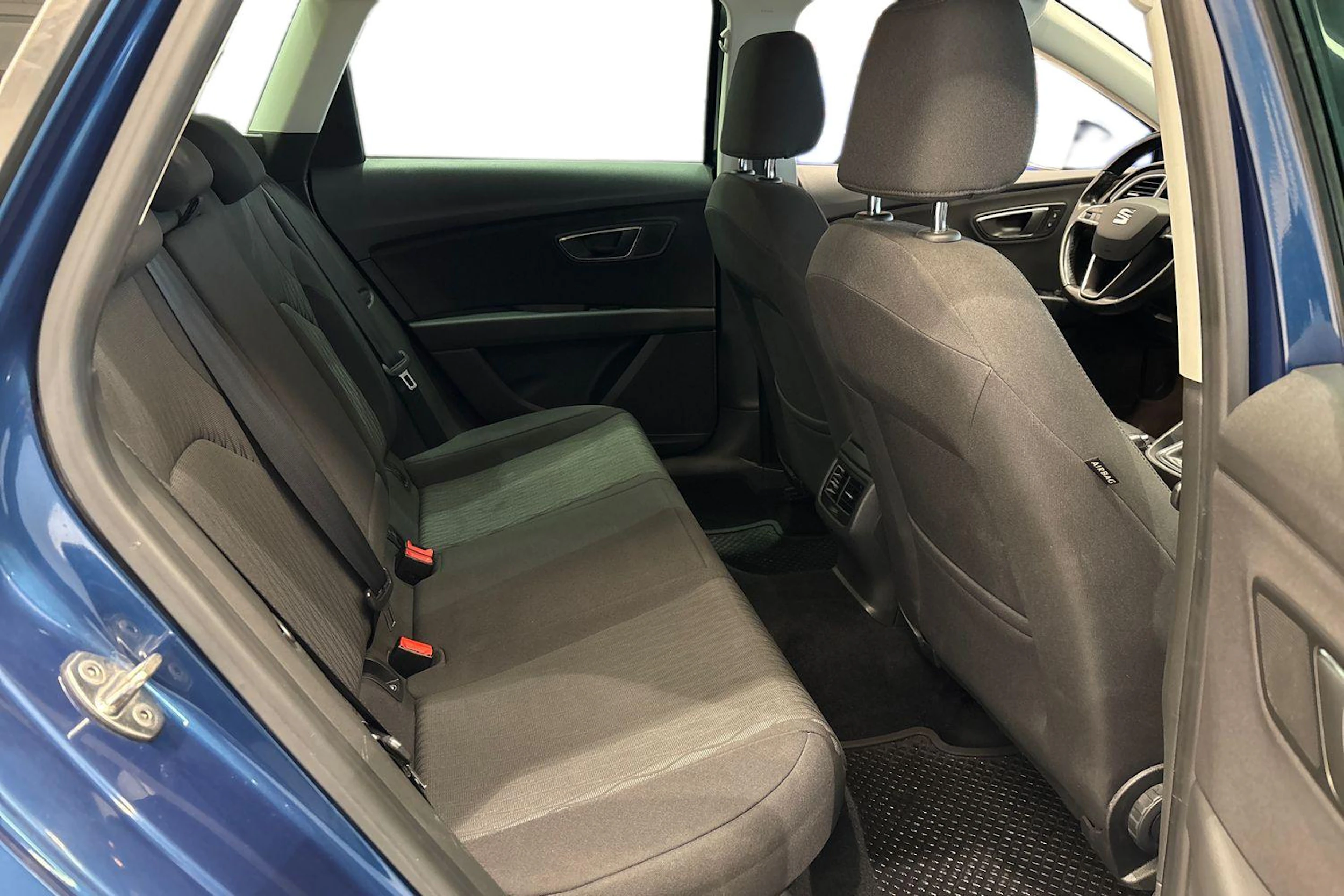sininen SEAT Leon ST 2016 kuva 11.