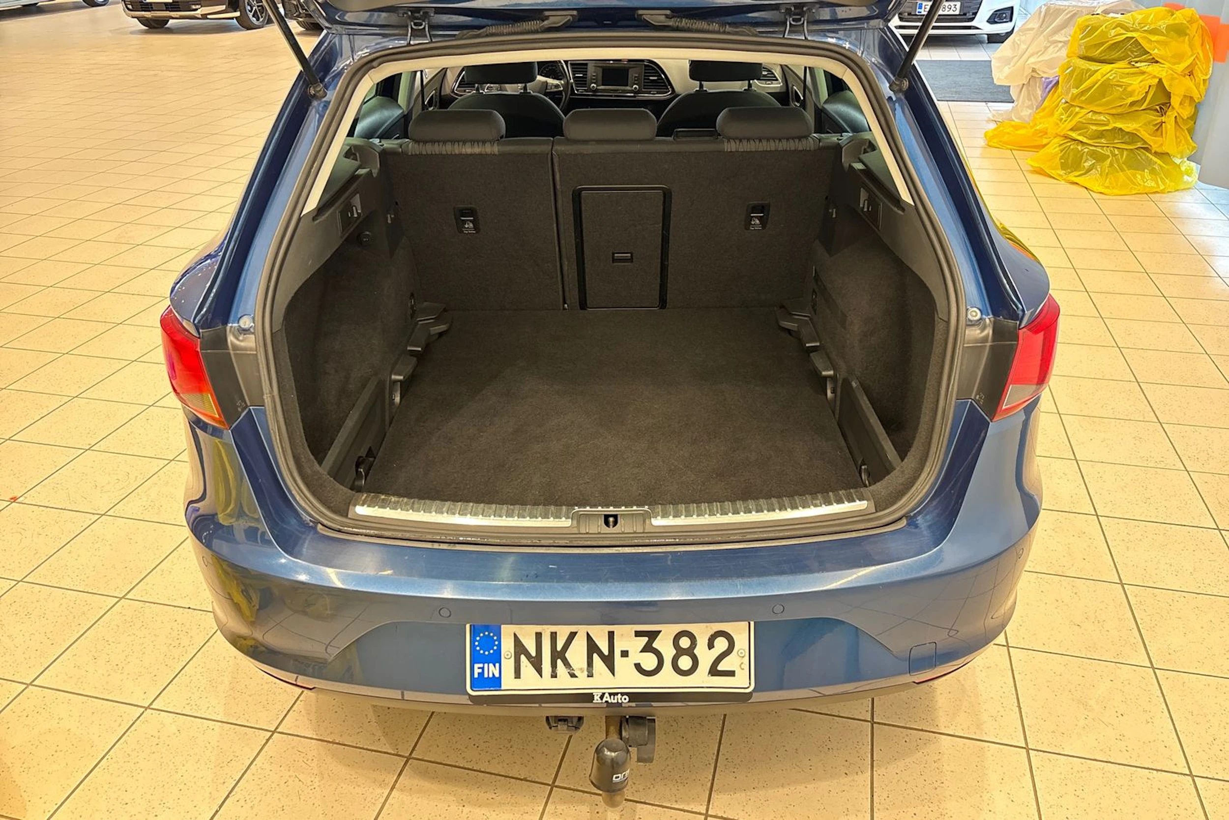 sininen SEAT Leon ST 2016 kuva 16.
