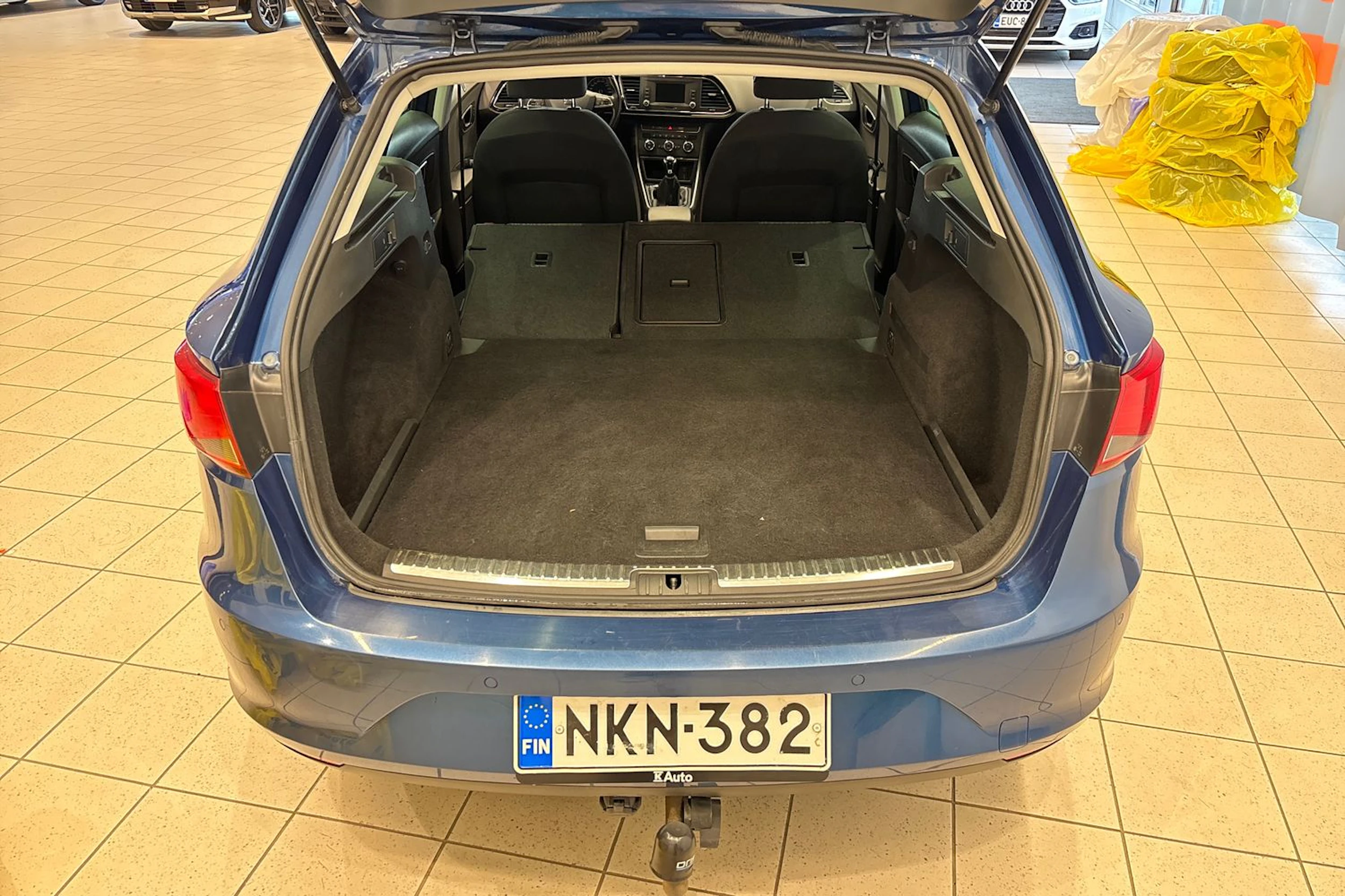sininen SEAT Leon ST 2016 kuva 17.