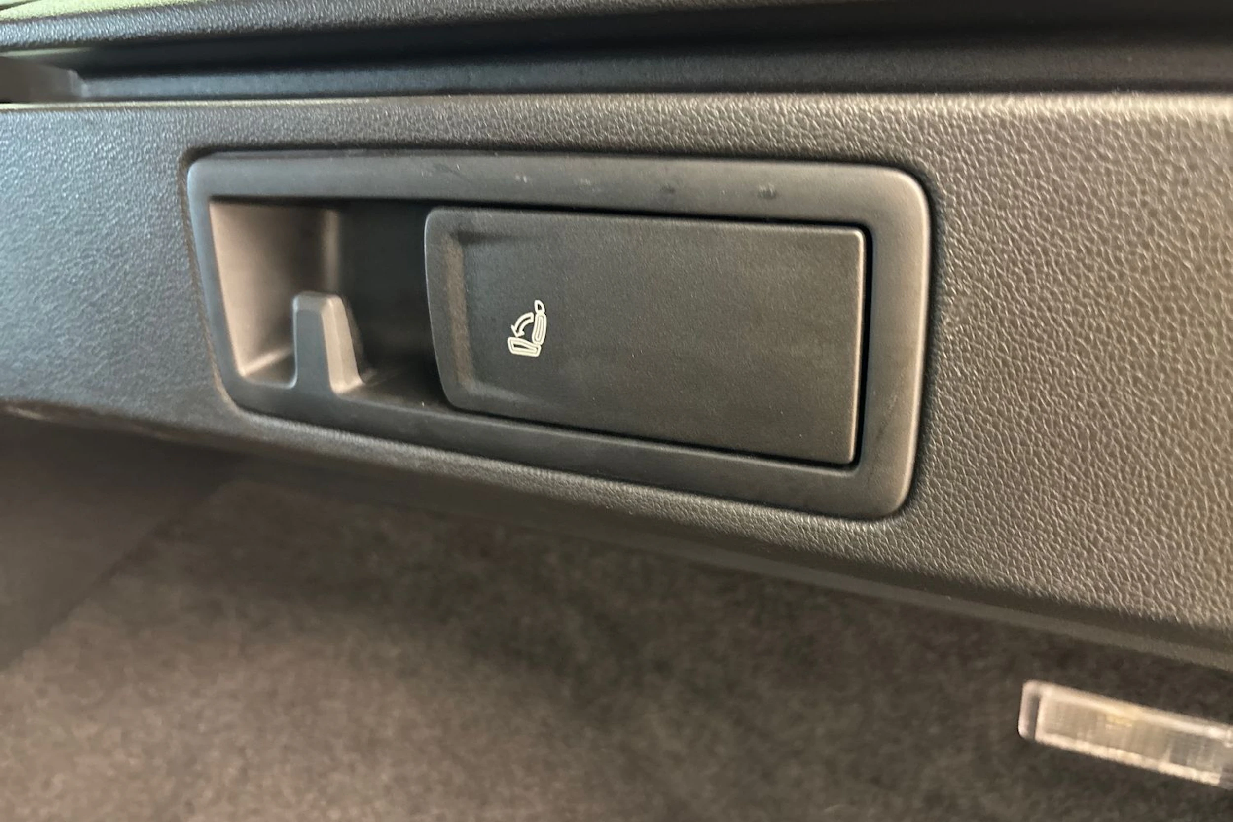 sininen SEAT Leon ST 2016 kuva 18.