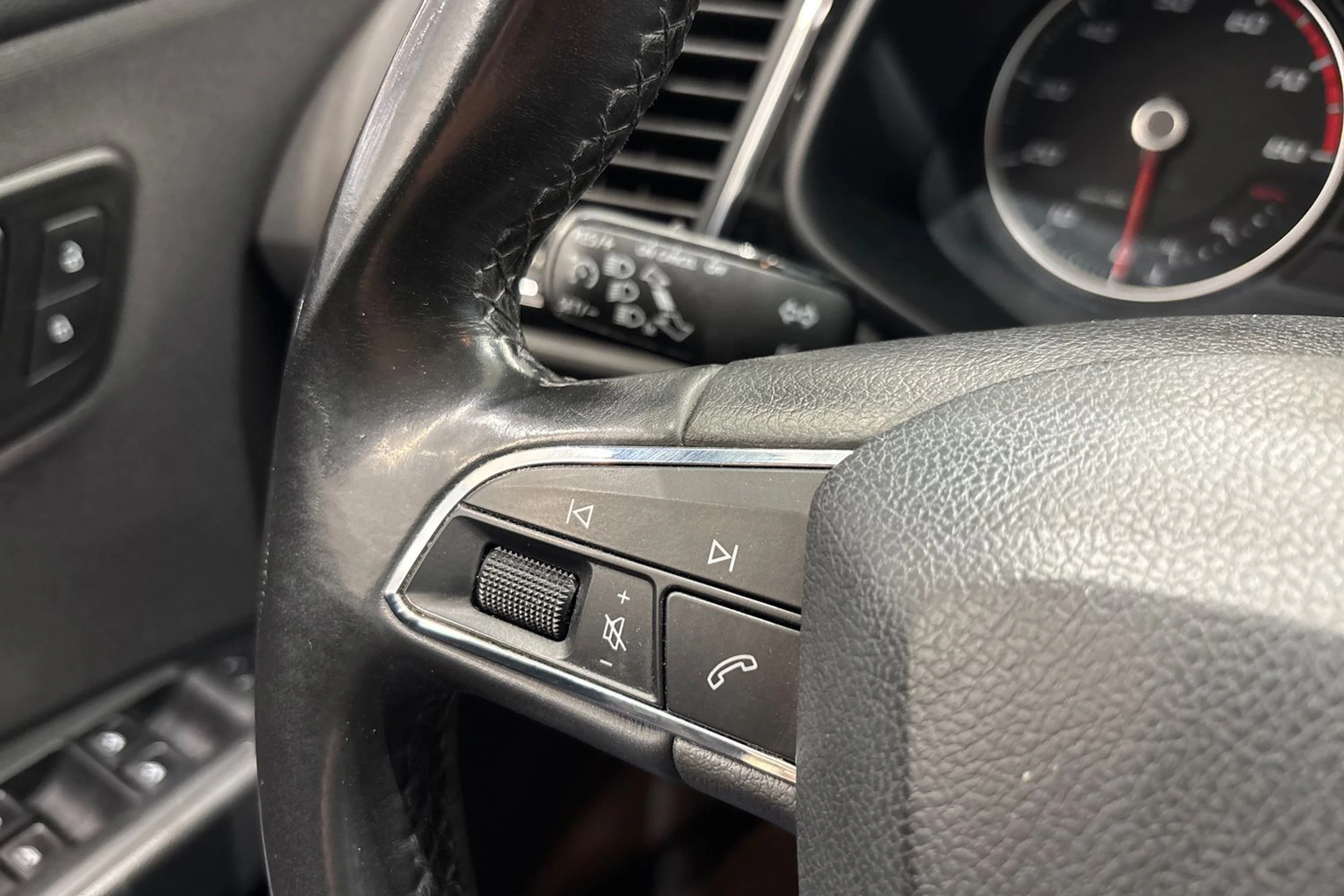 sininen SEAT Leon ST 2016 kuva 20.