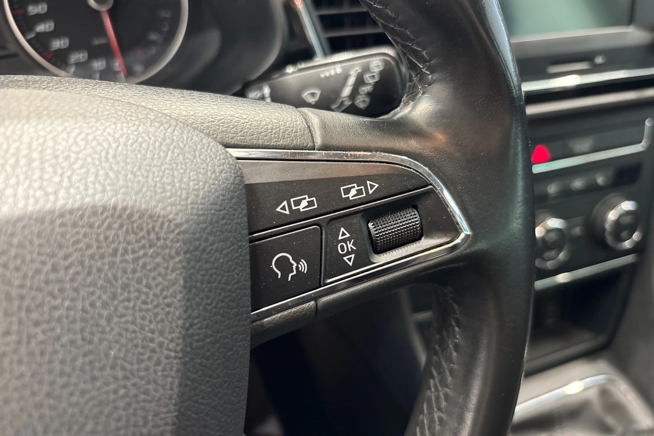 sininen SEAT Leon ST 2016 kuva 21.