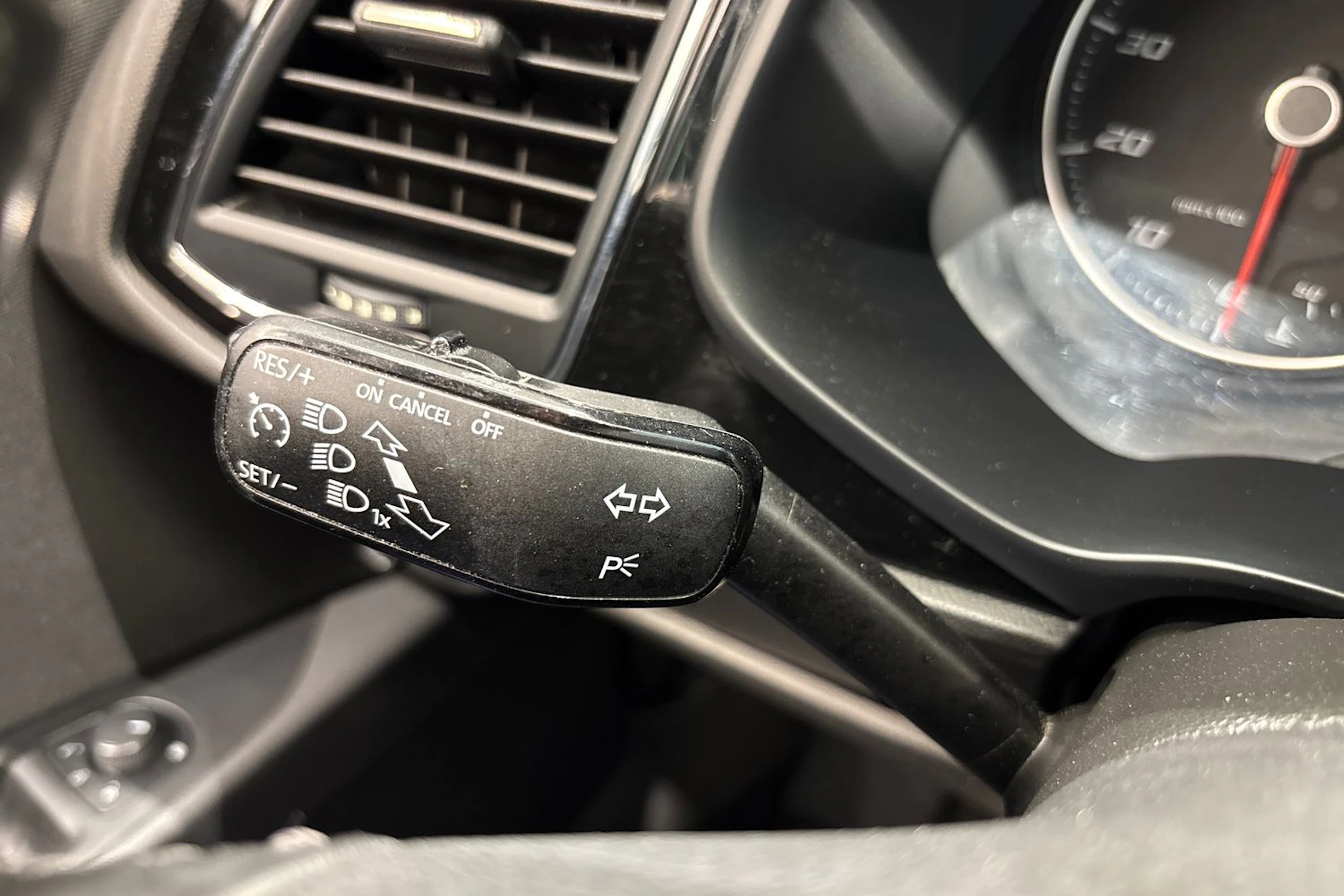 sininen SEAT Leon ST 2016 kuva 23.