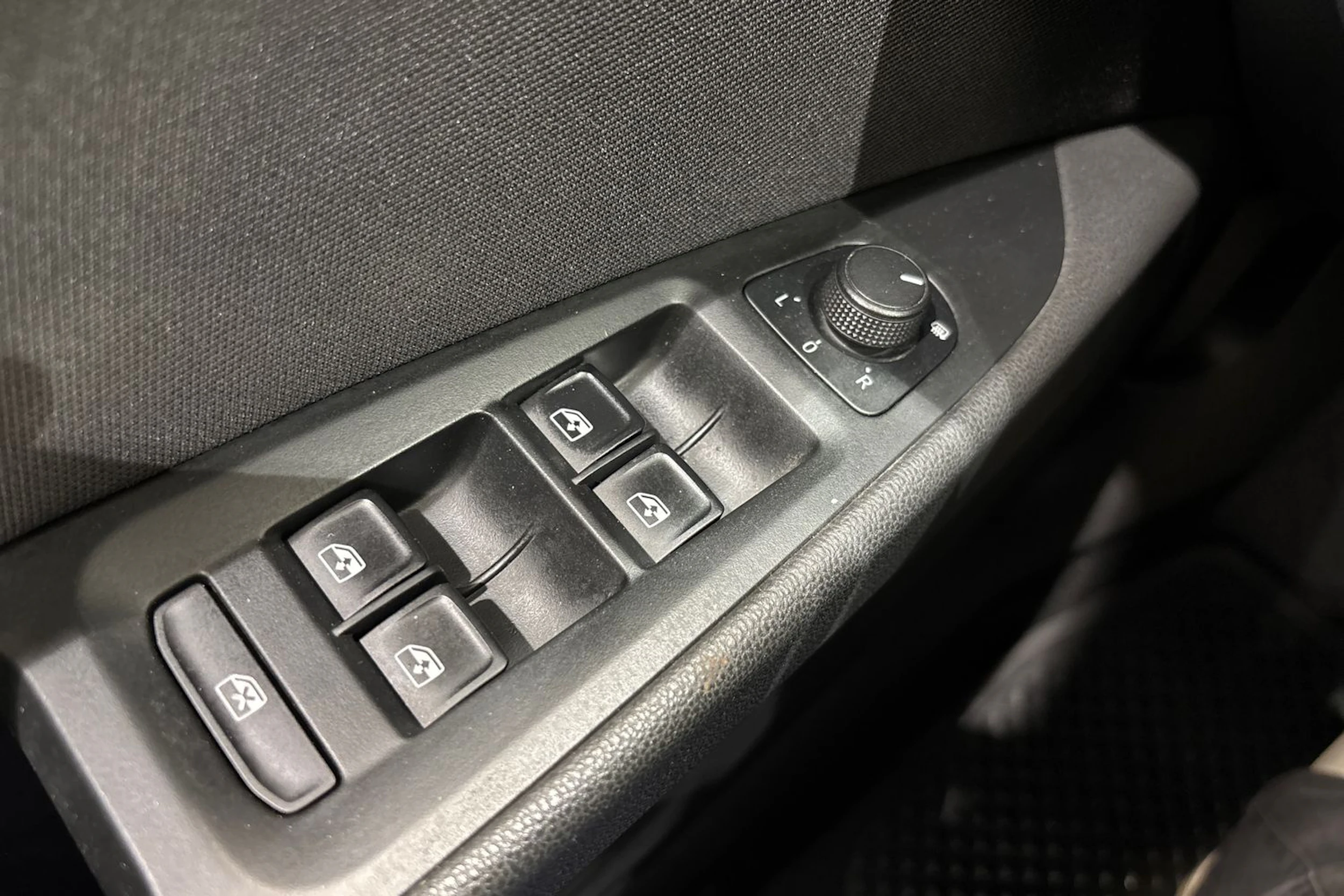 sininen SEAT Leon ST 2016 kuva 24.