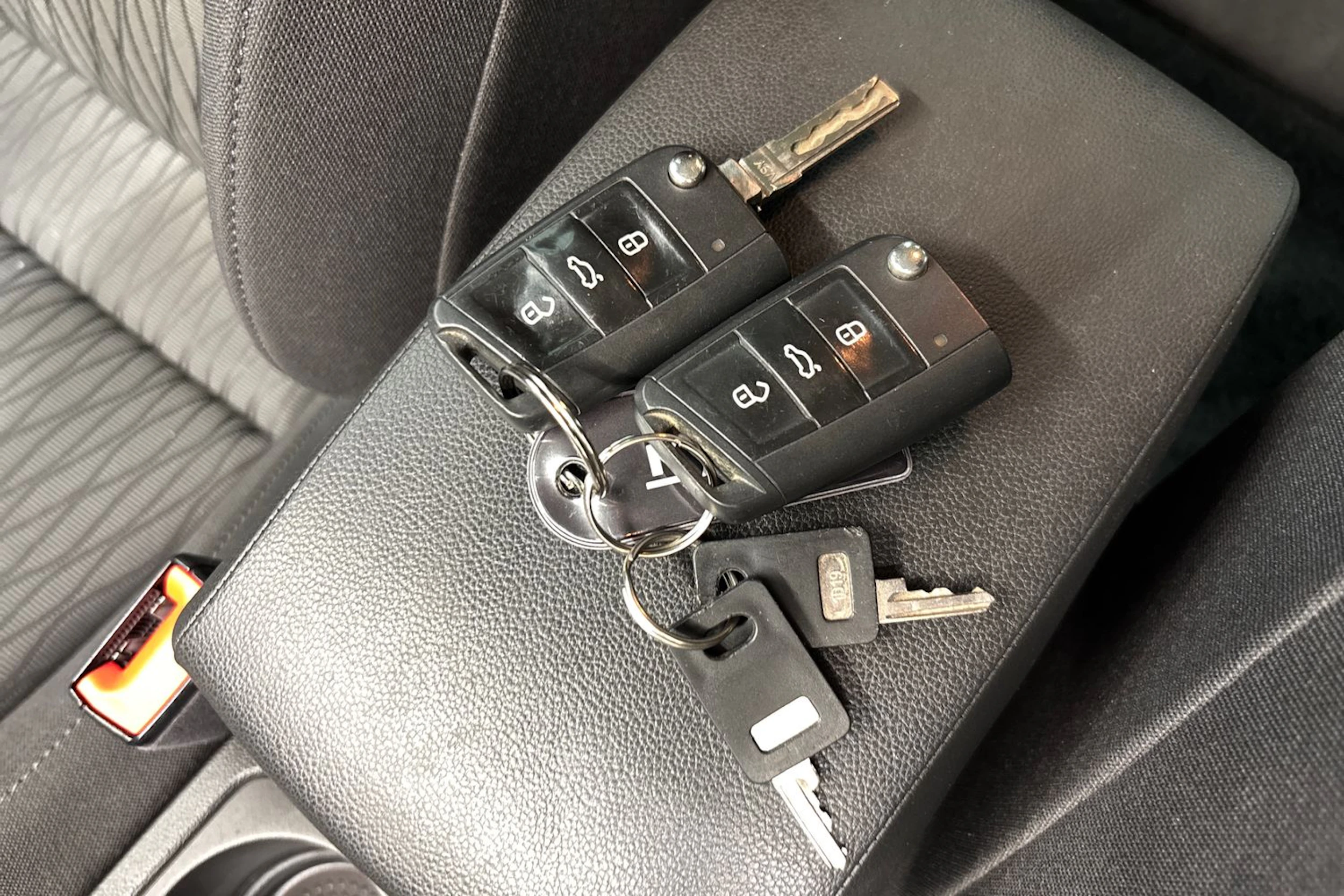 sininen SEAT Leon ST 2016 kuva 32.