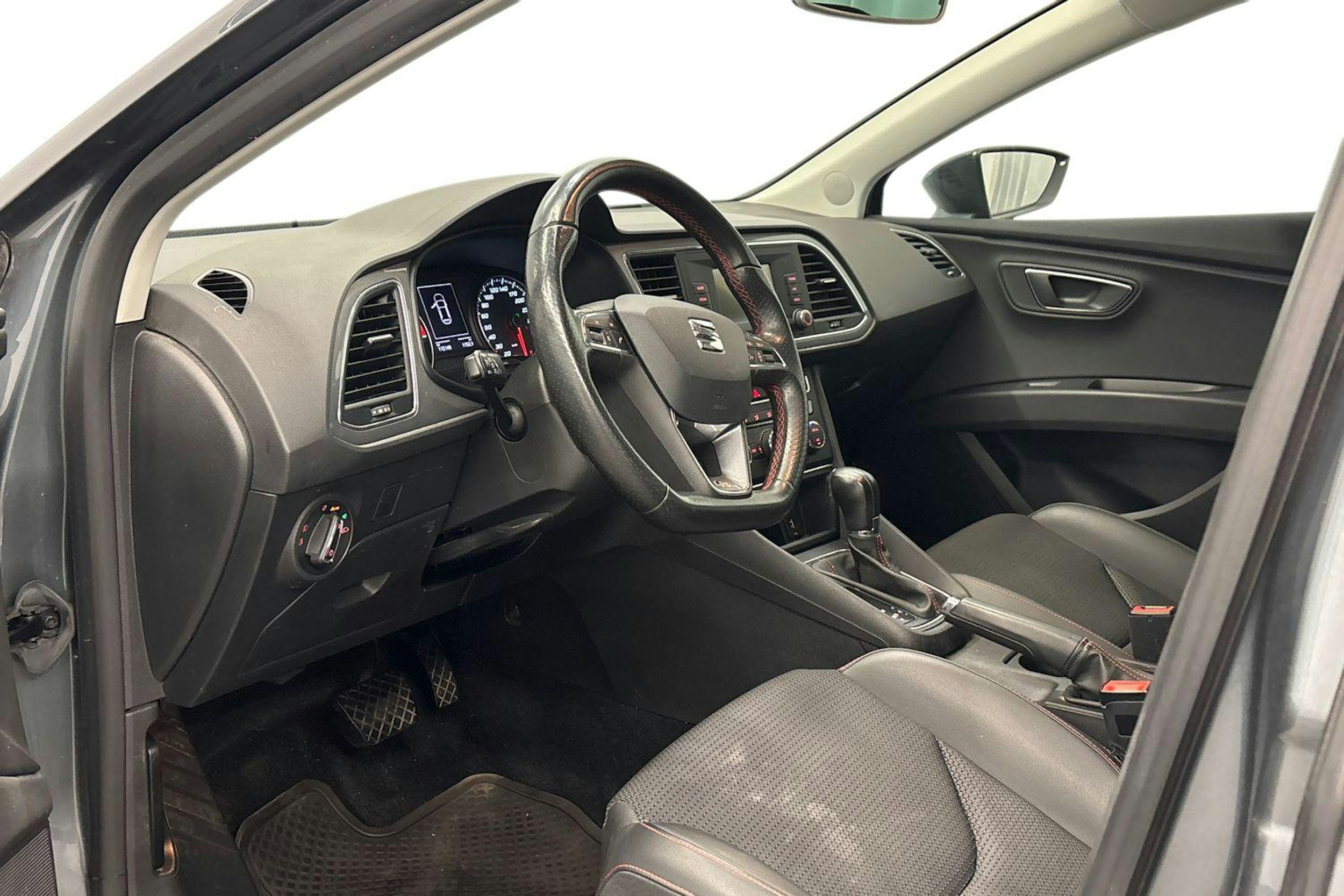 harmaa SEAT Leon ST 2016 kuva 7.