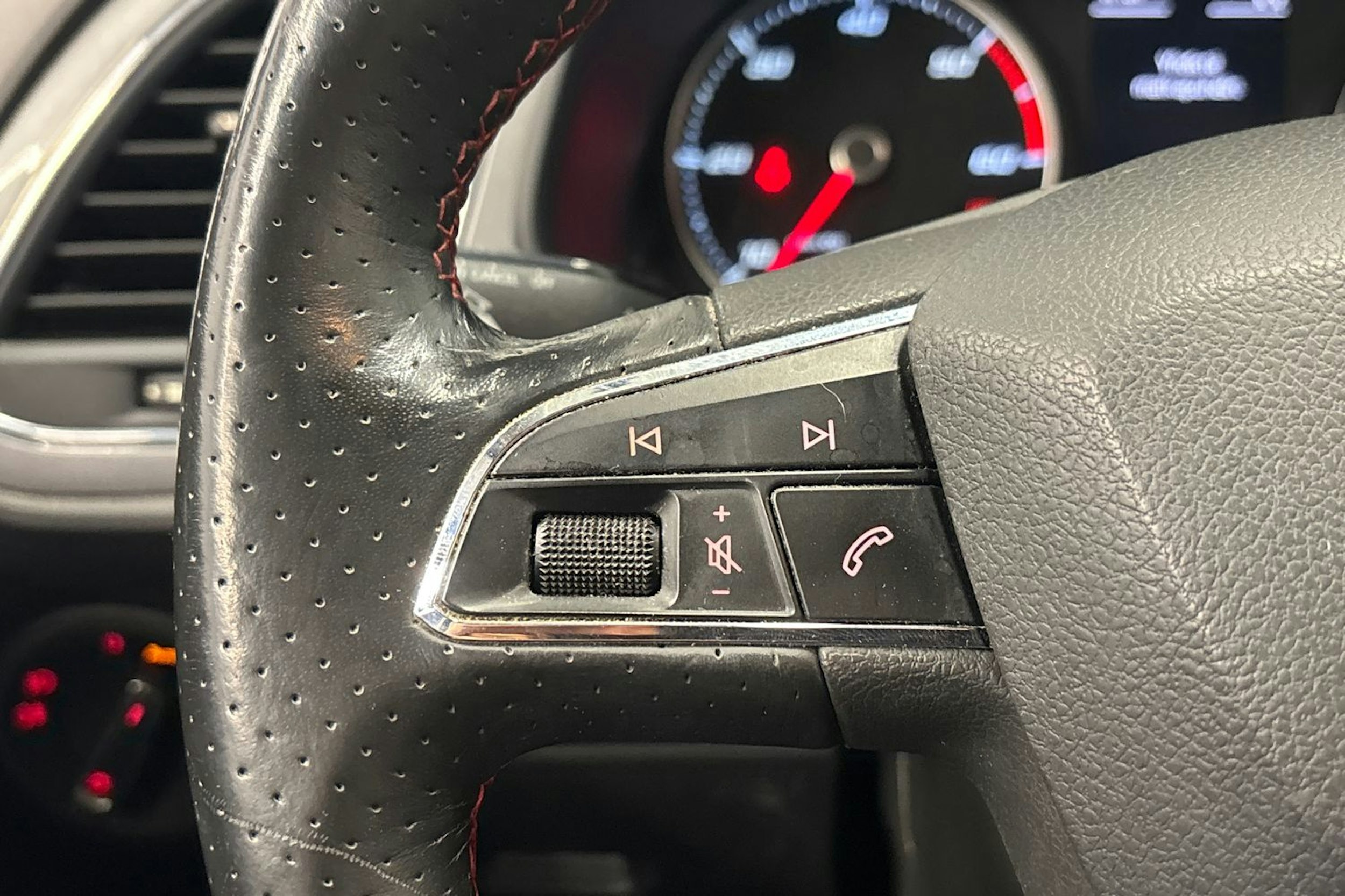 harmaa SEAT Leon ST 2016 kuva 17.