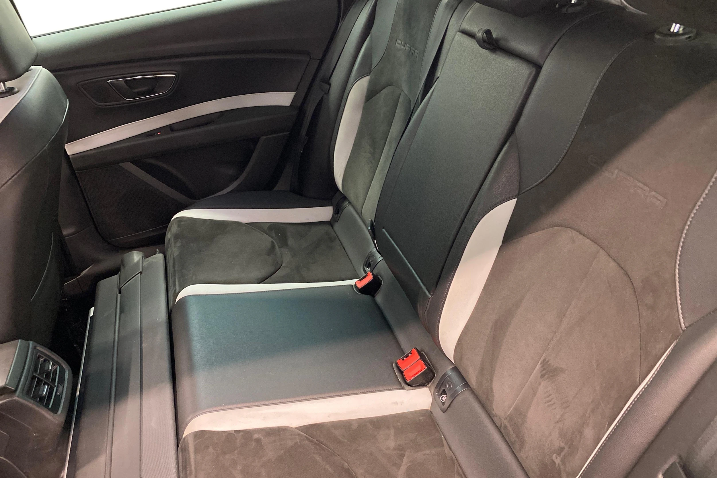 musta SEAT Leon ST 2016 kuva 11.