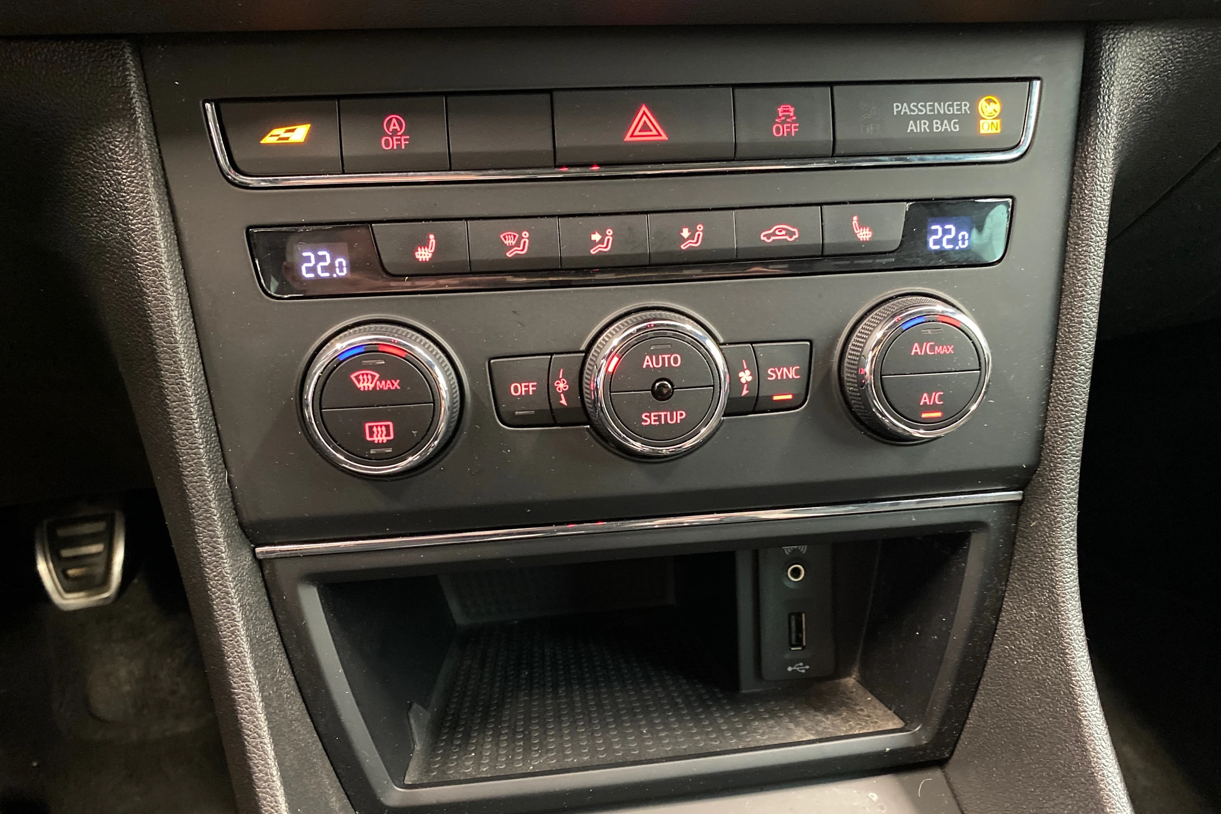 musta SEAT Leon ST 2016 kuva 18.