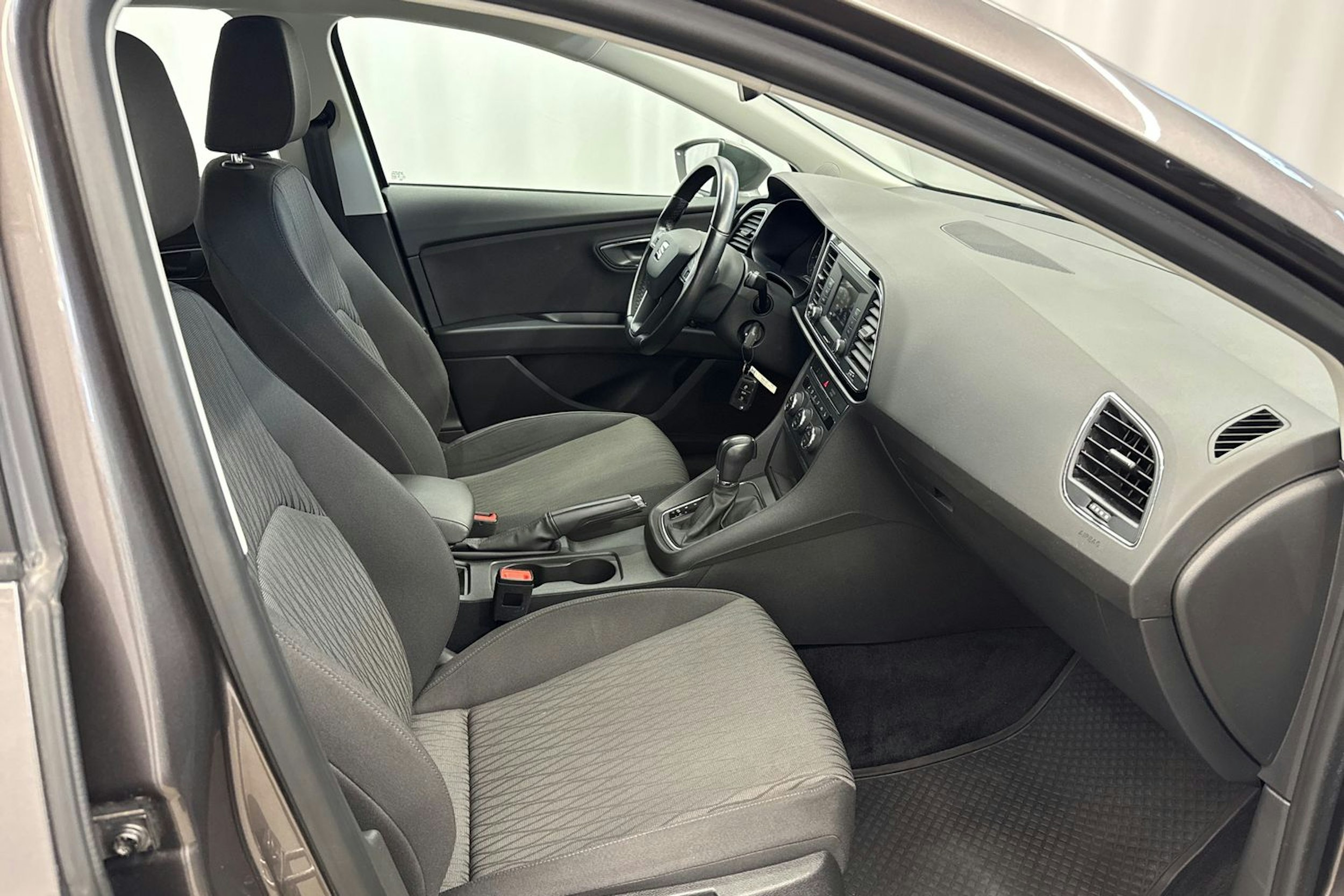 met. harmaa SEAT Leon ST 2016 kuva 13.