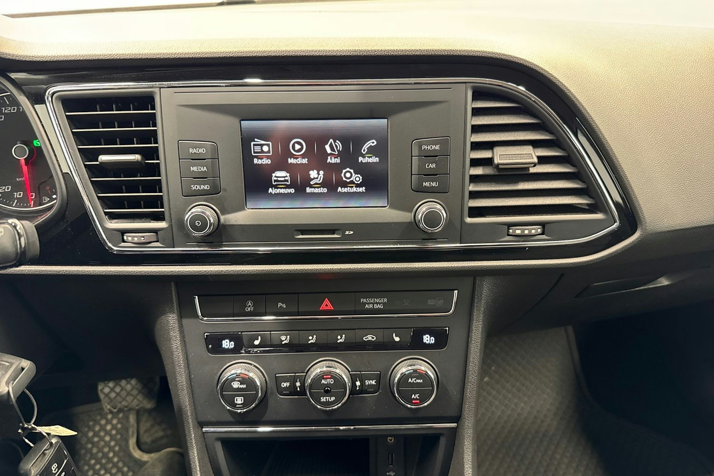met. harmaa SEAT Leon ST 2016 kuva 17.