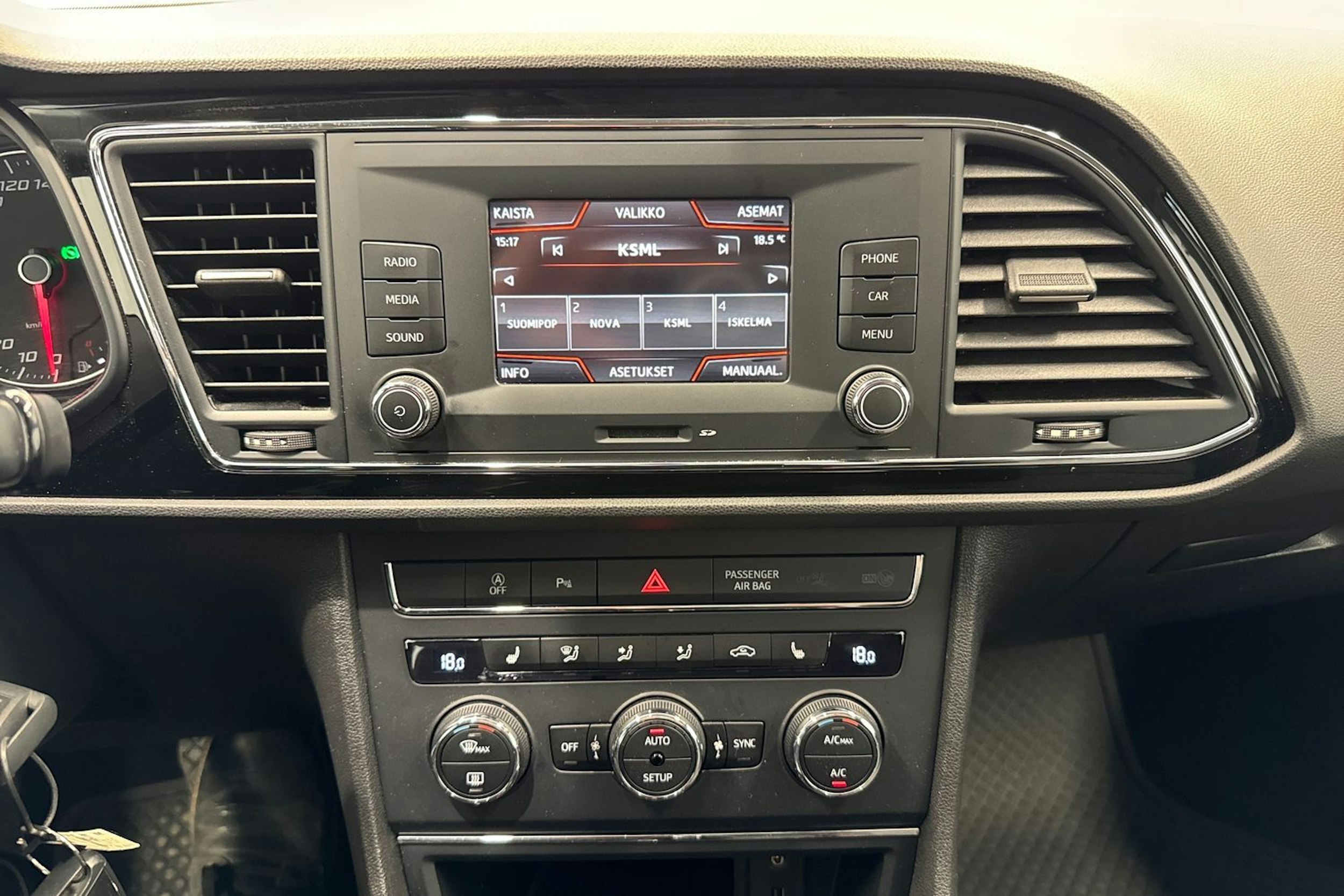 met. harmaa SEAT Leon ST 2016 kuva 19.