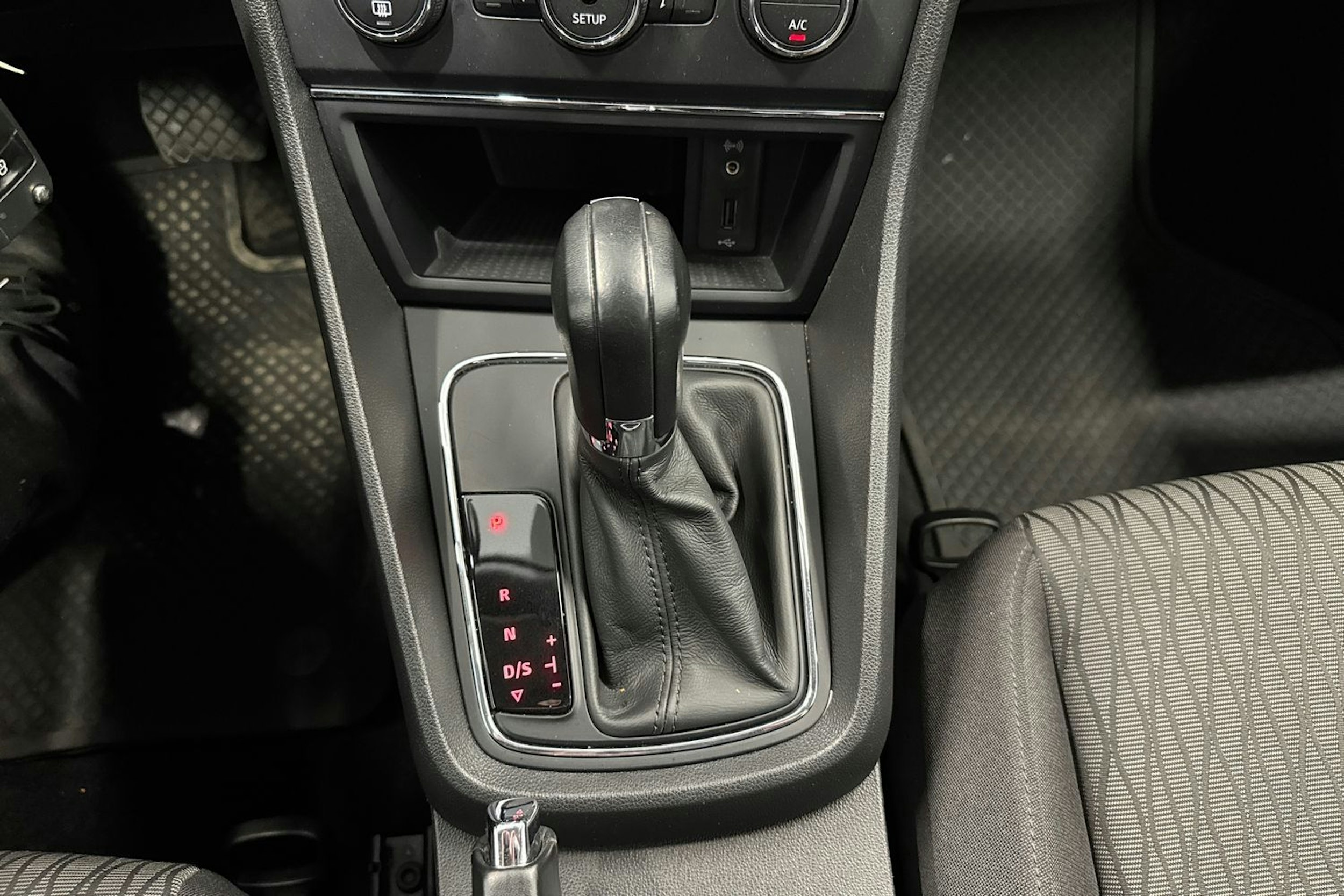 met. harmaa SEAT Leon ST 2016 kuva 20.