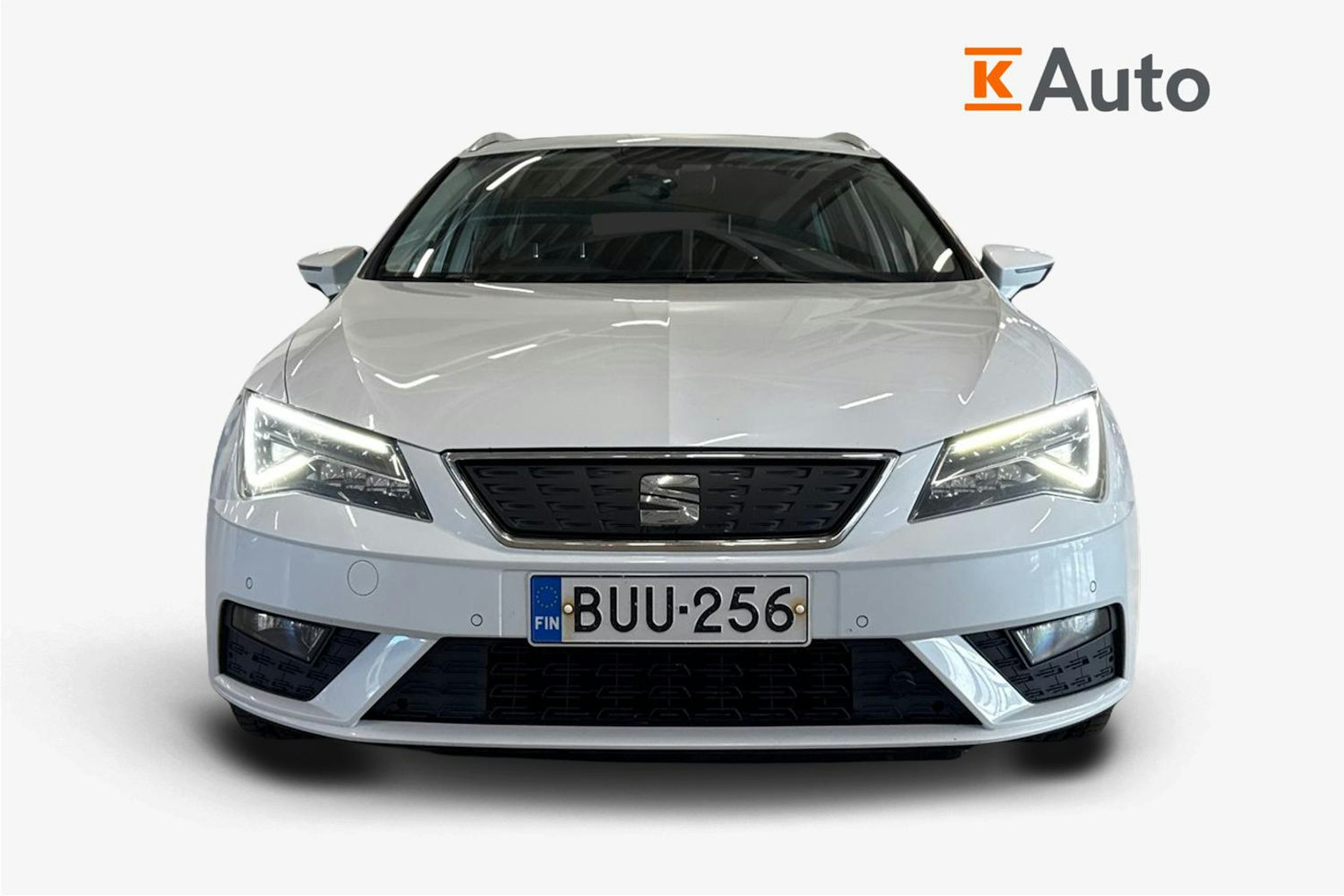 valkoinen SEAT Leon ST 2017 kuva 5.