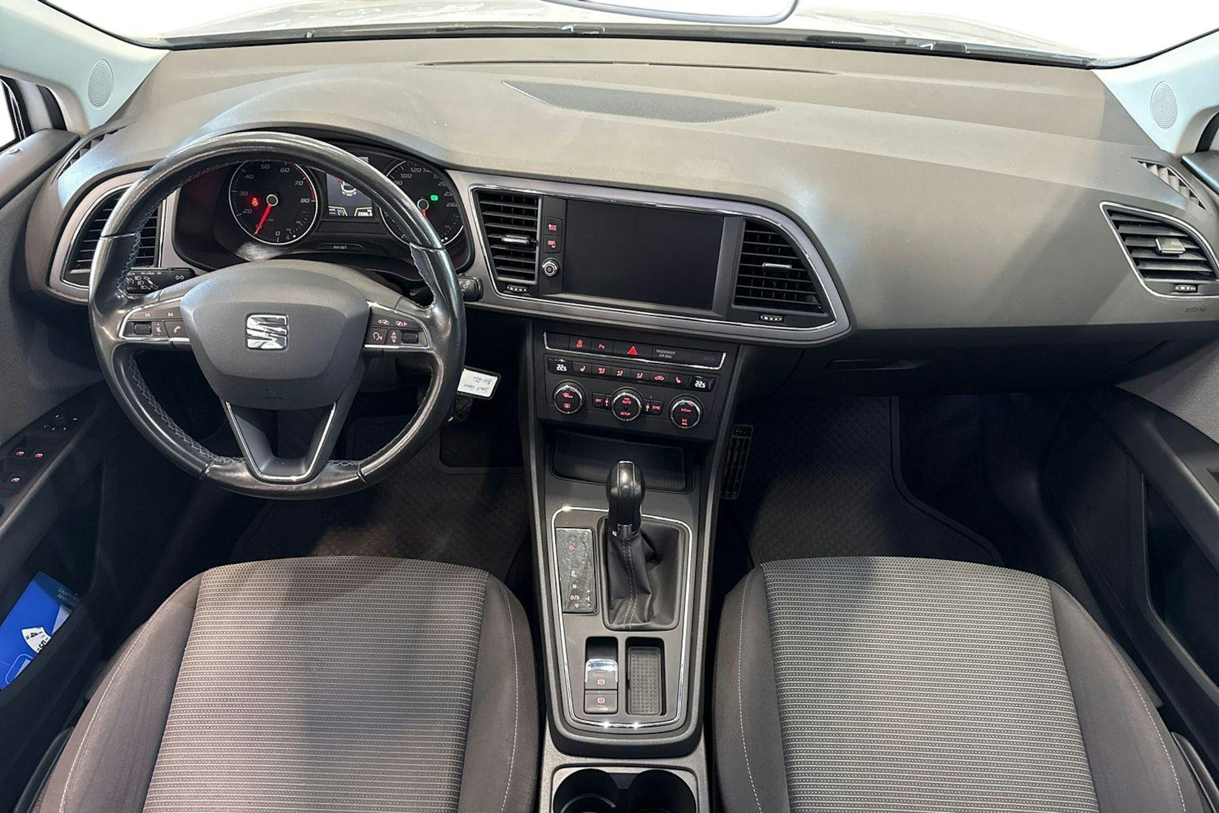 valkoinen SEAT Leon ST 2017 kuva 9.