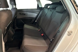 valkoinen SEAT Leon ST 2017 kuva 10.