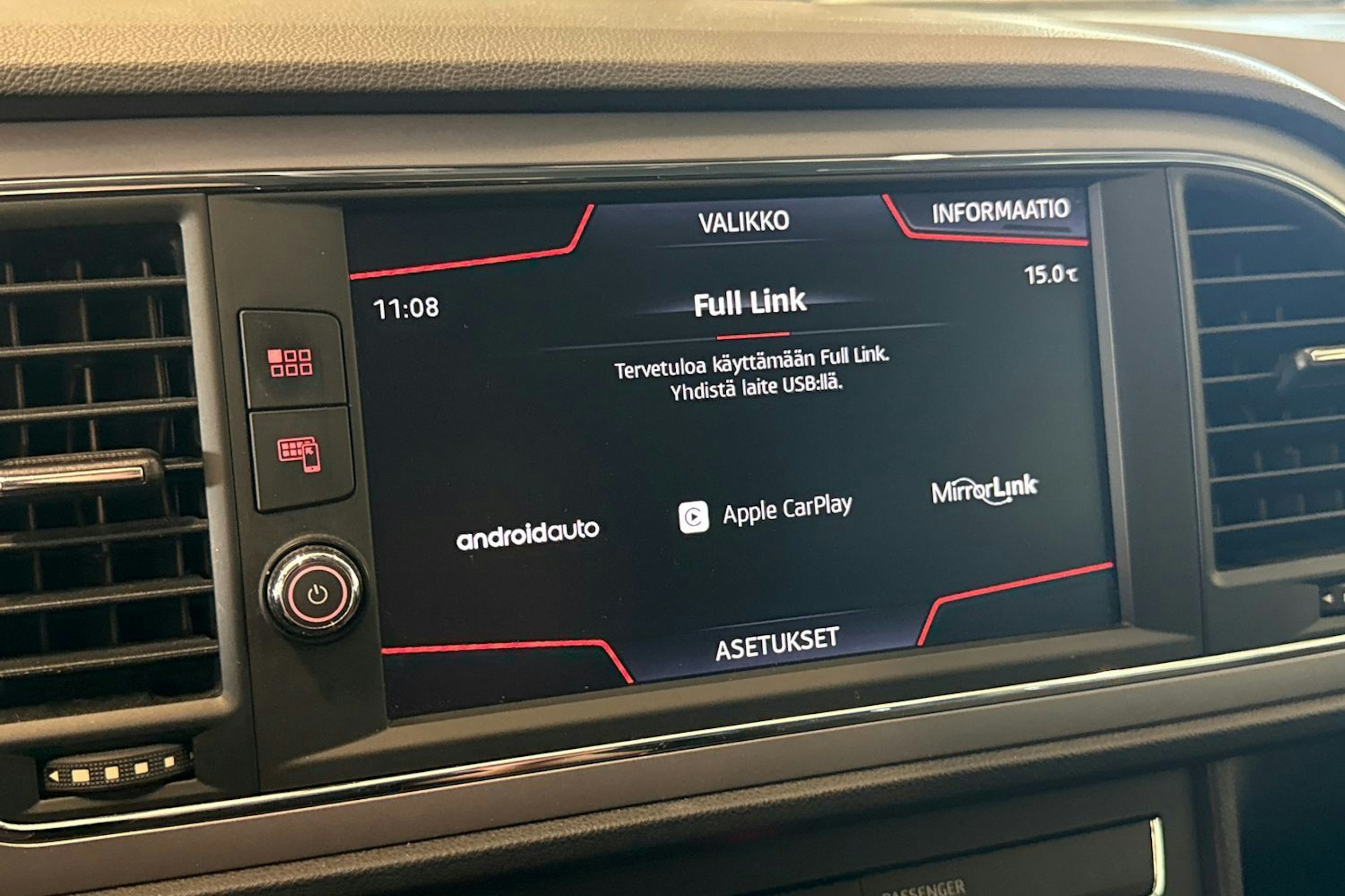 valkoinen SEAT Leon ST 2017 kuva 22.