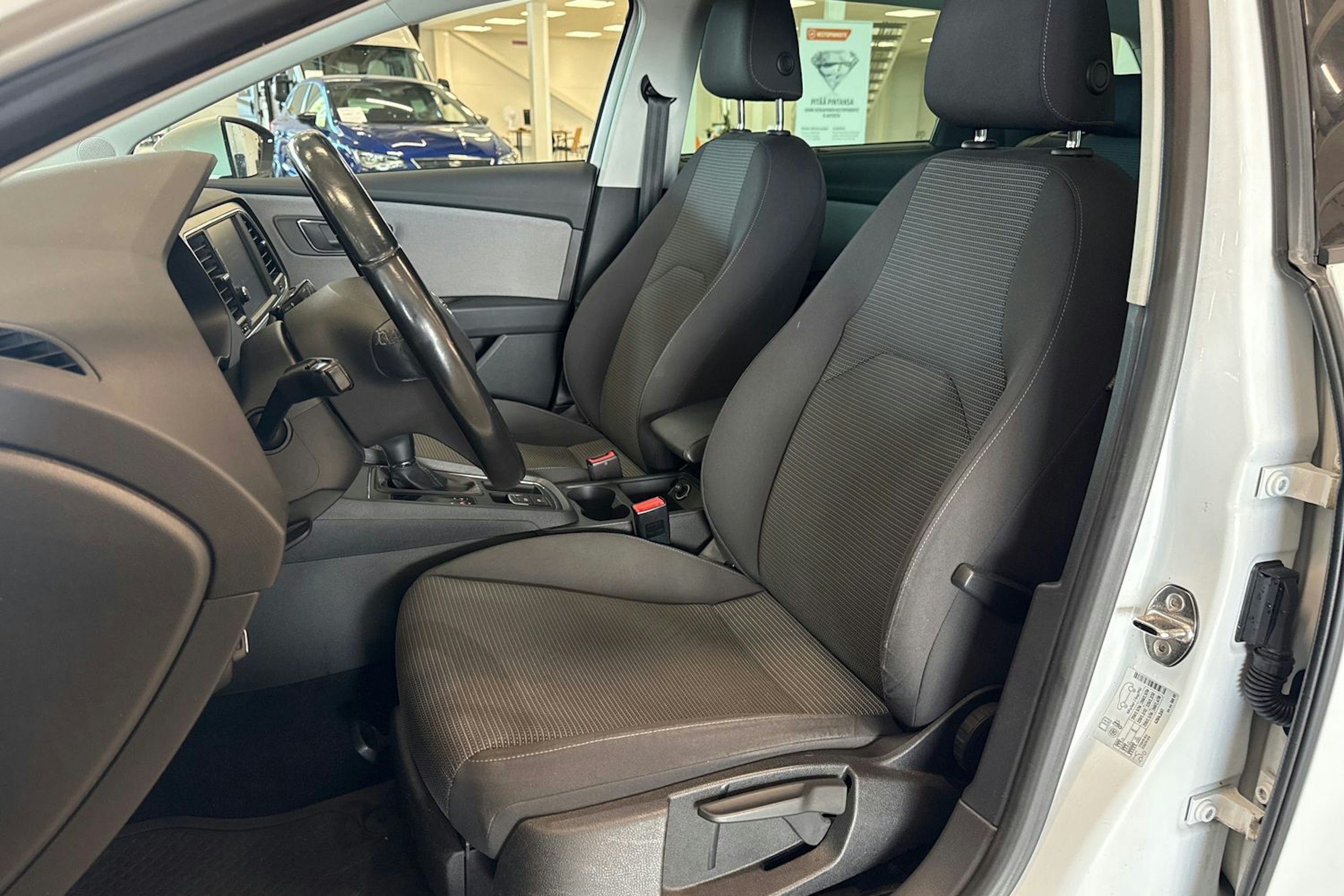 valkoinen SEAT Leon ST 2017 kuva 23.