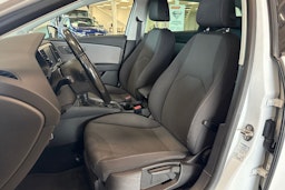 valkoinen SEAT Leon ST 2017 kuva 23.