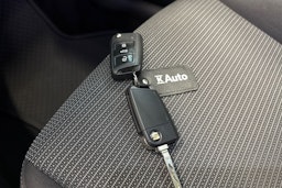 valkoinen SEAT Leon ST 2017 kuva 26.