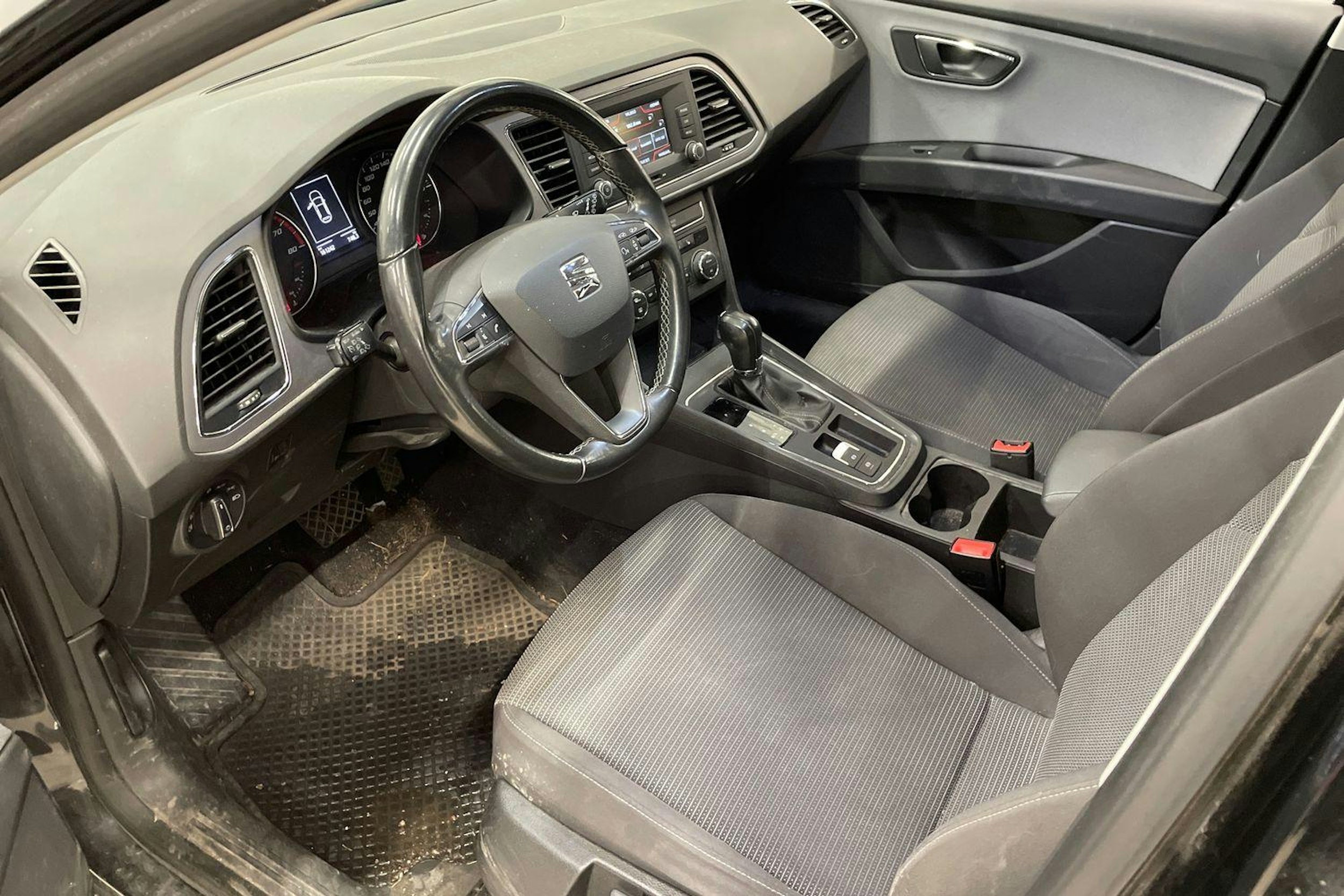 musta SEAT Leon ST 2017 kuva 3.