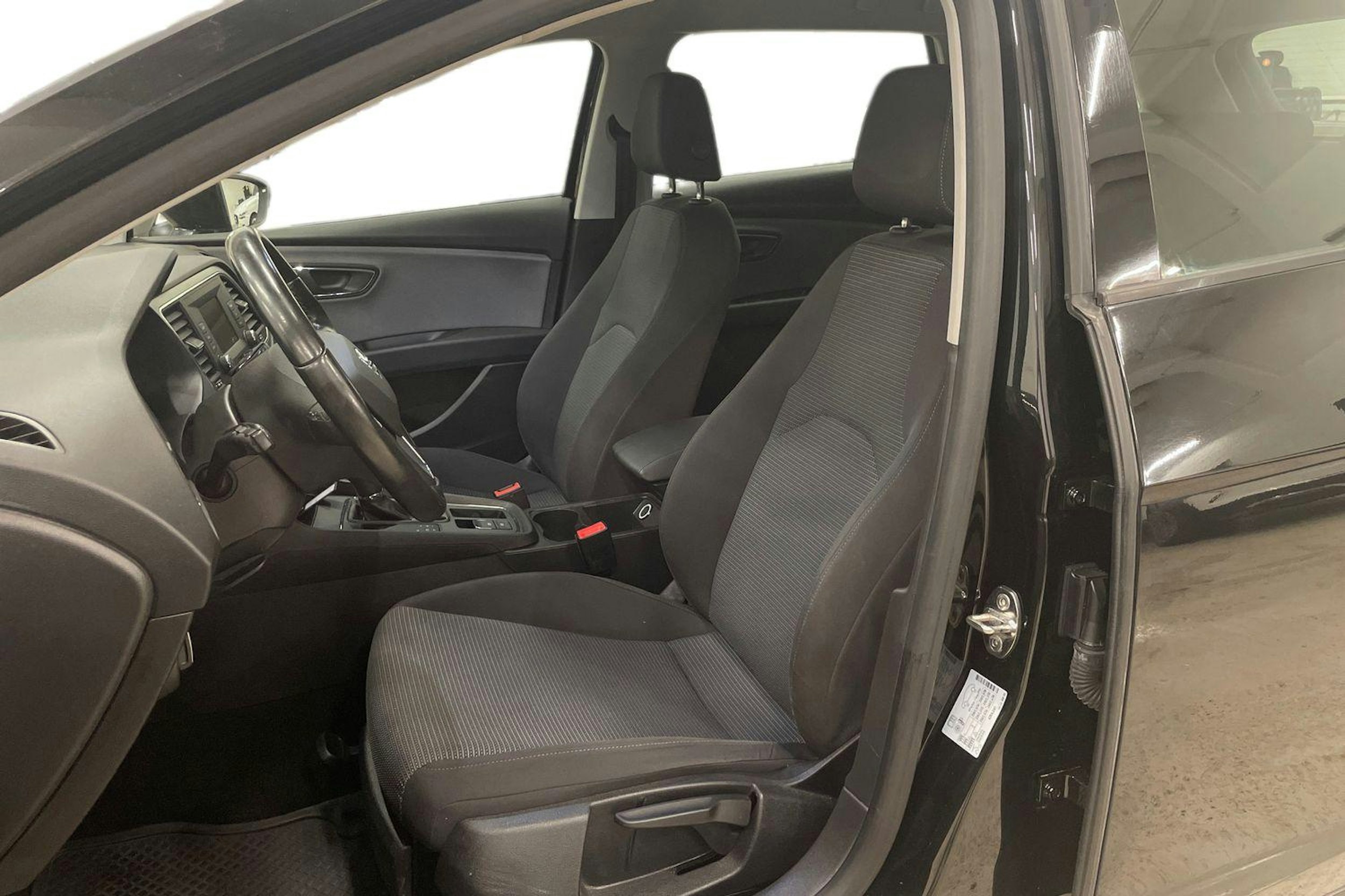 musta SEAT Leon ST 2017 kuva 7.