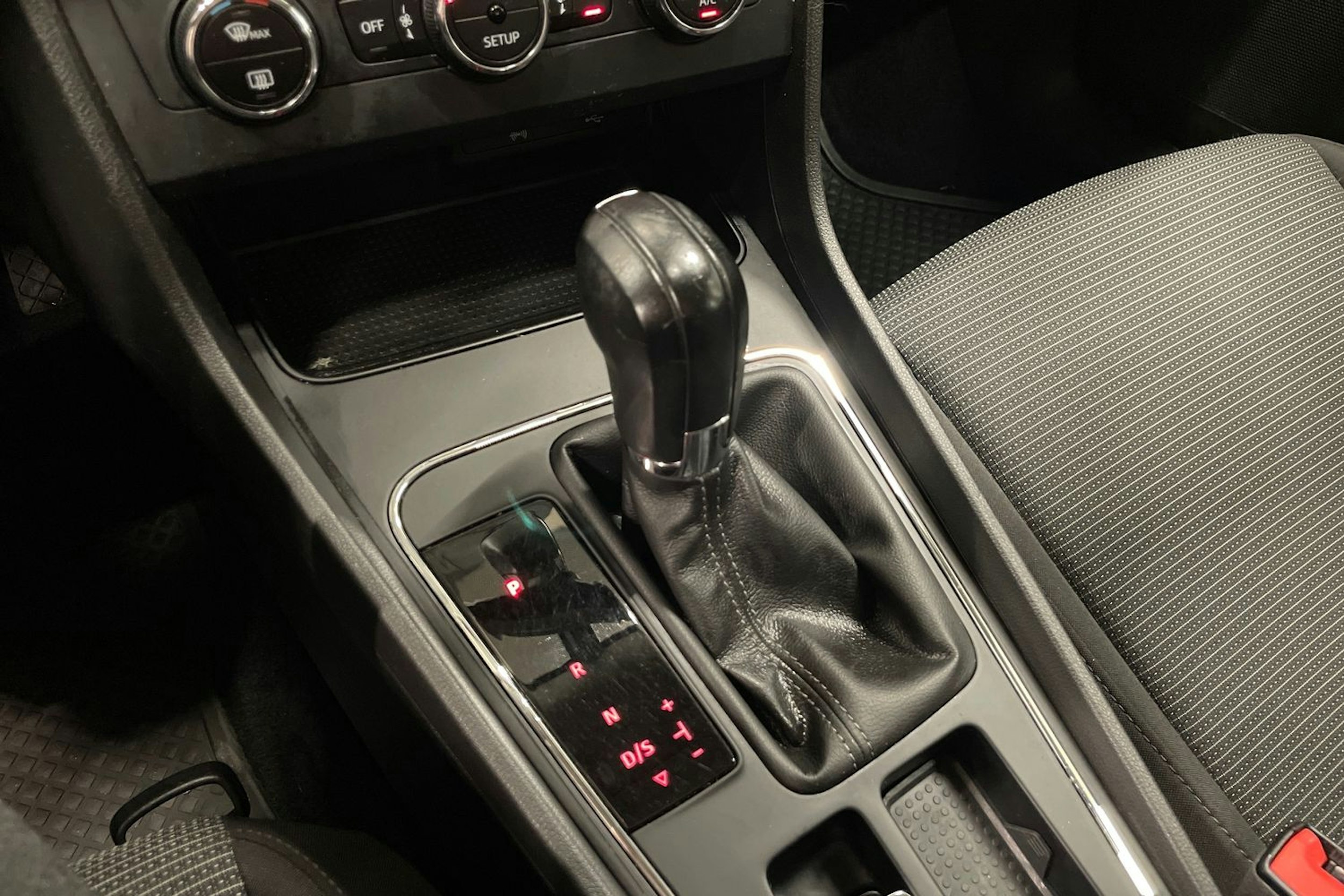 musta SEAT Leon ST 2017 kuva 23.