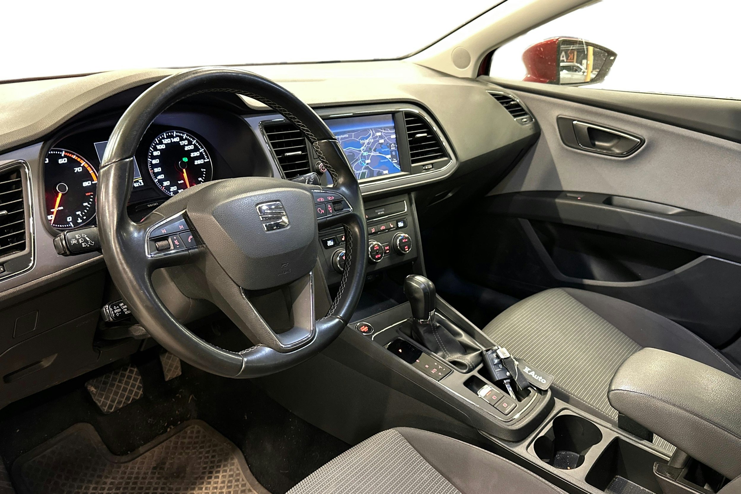 met. punainen SEAT Leon ST 2017 kuva 3.