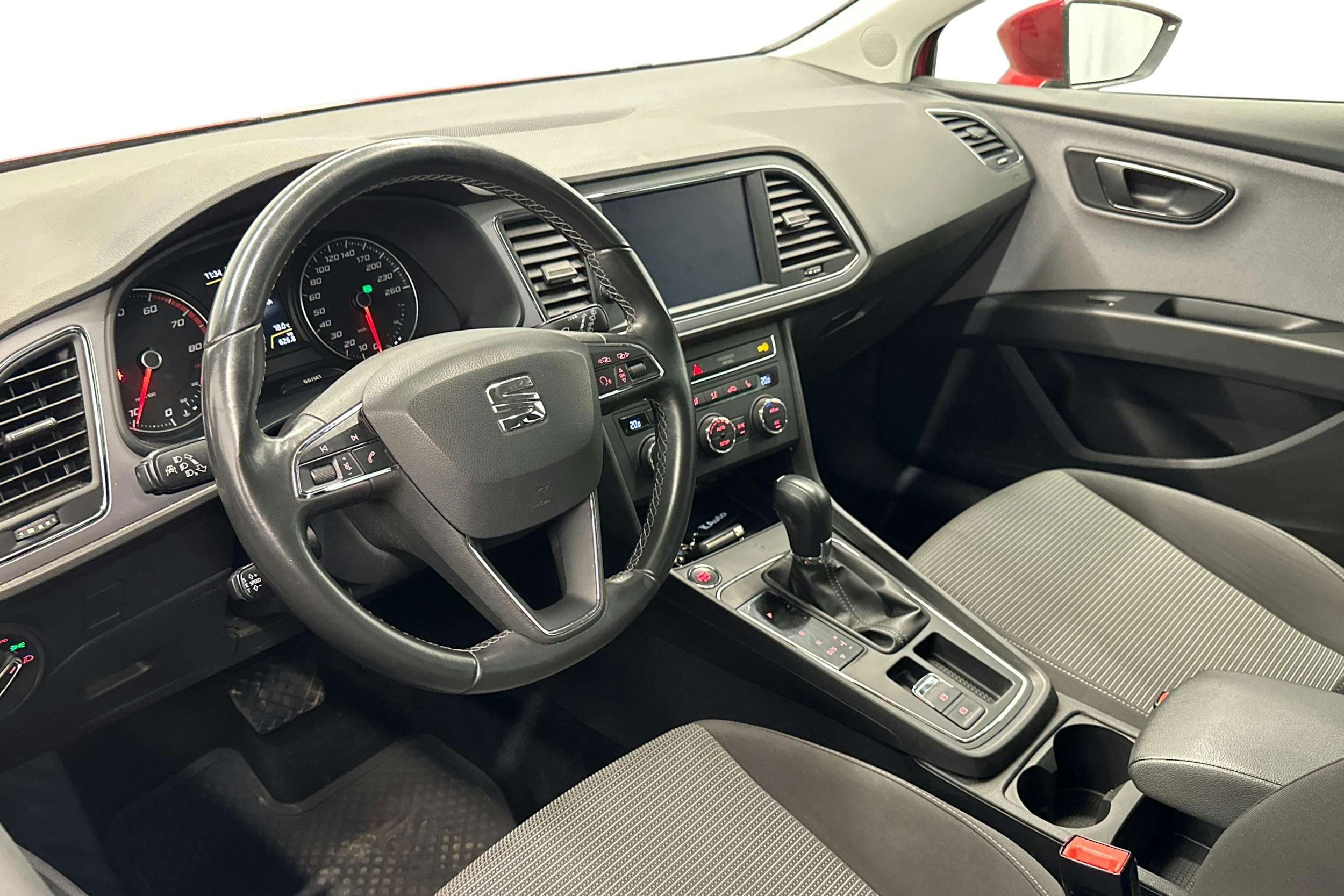 Vihreä SEAT Leon ST 2017 kuva 7.