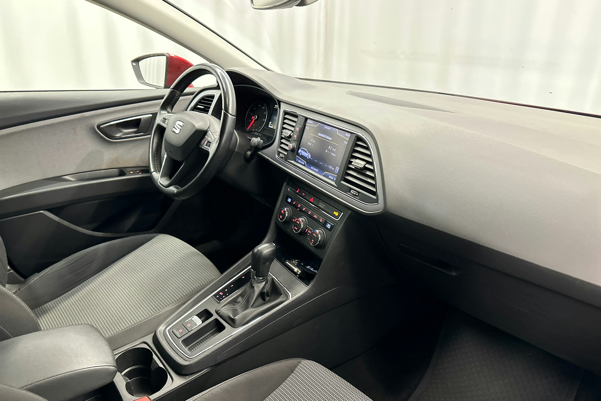 Vihreä SEAT Leon ST 2017 kuva 14.