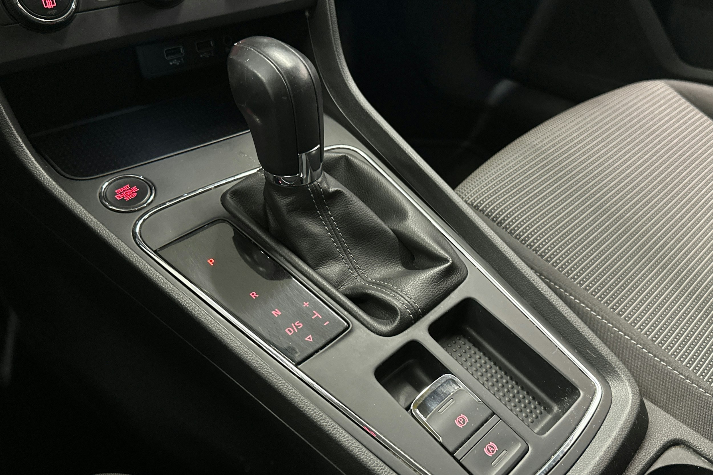 Vihreä SEAT Leon ST 2017 kuva 27.