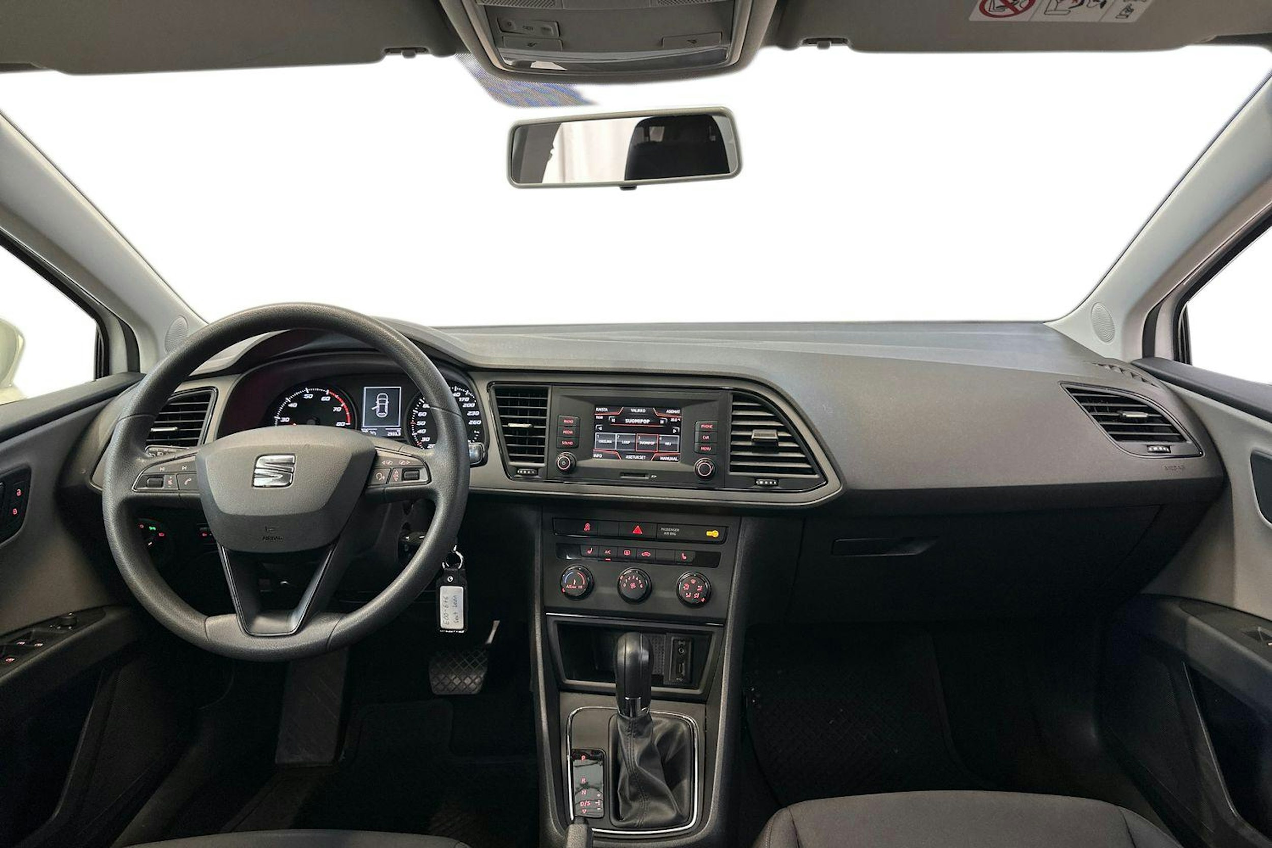 valkoinen SEAT Leon ST 2017 kuva 9.