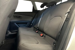 valkoinen SEAT Leon ST 2017 kuva 10.