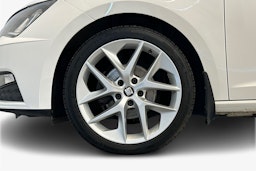 valkoinen SEAT Leon ST 2017 kuva 11.