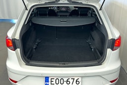 valkoinen SEAT Leon ST 2017 kuva 16.