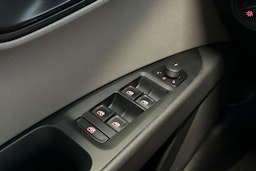 valkoinen SEAT Leon ST 2017 kuva 17.
