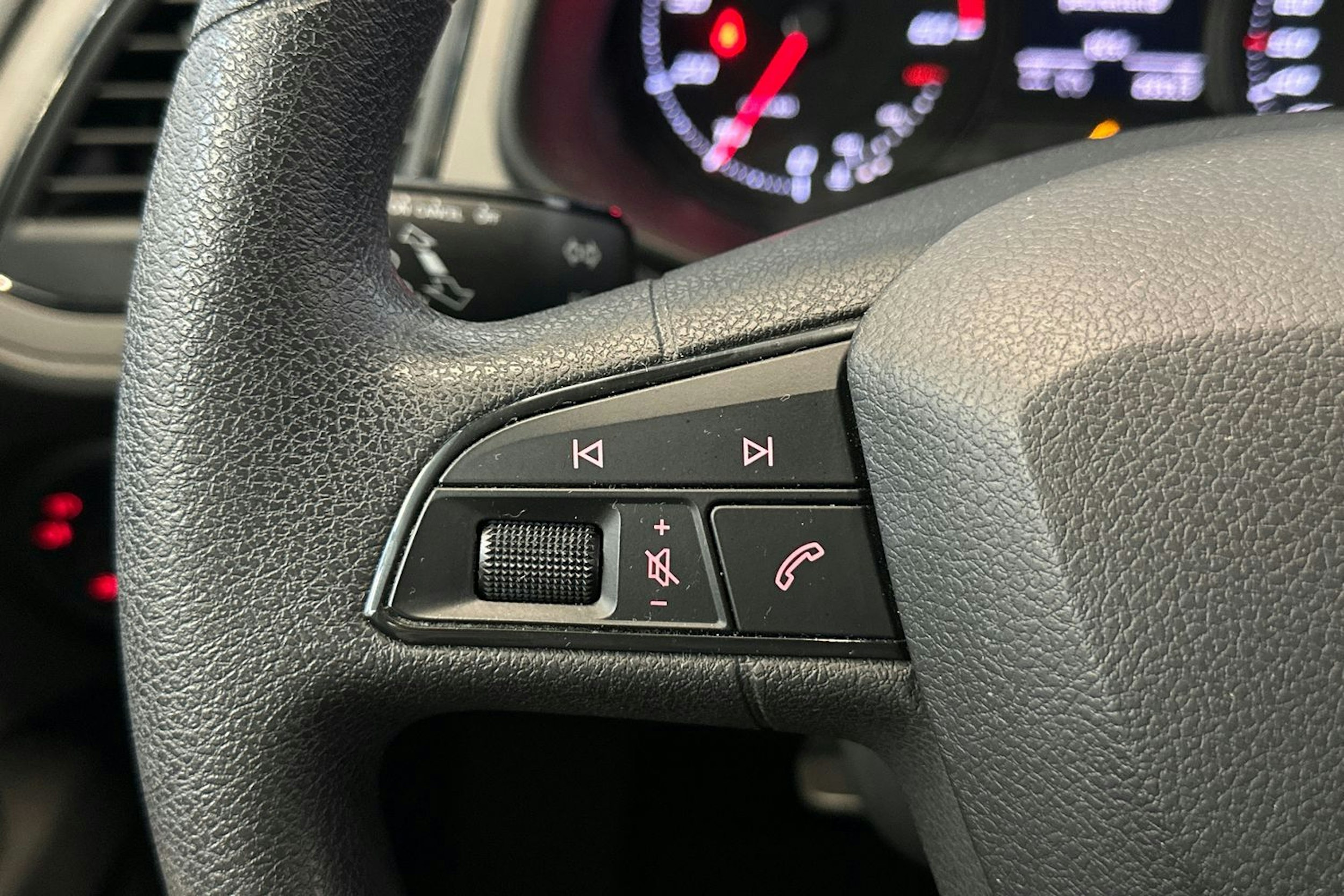 valkoinen SEAT Leon ST 2017 kuva 19.