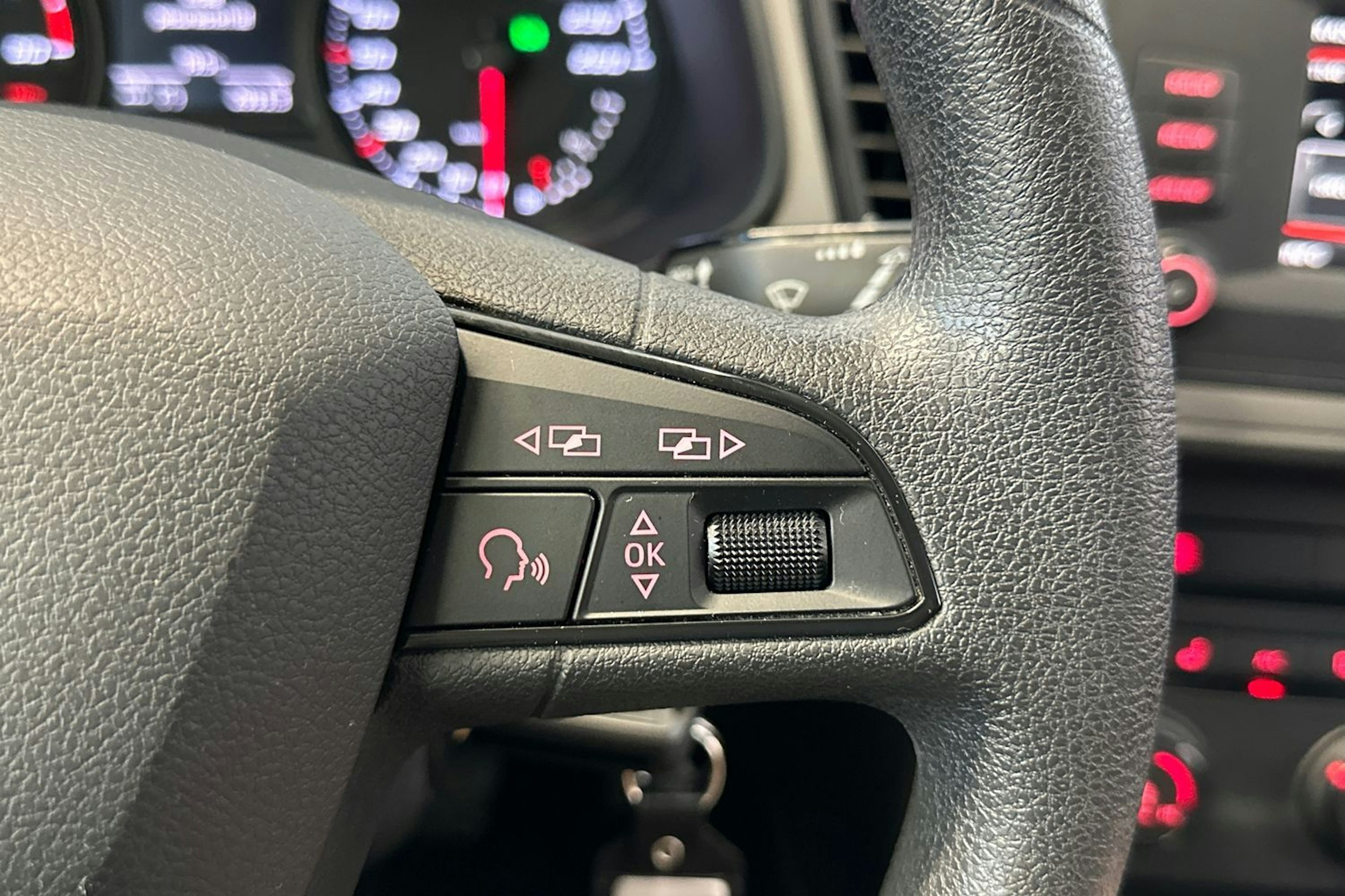 valkoinen SEAT Leon ST 2017 kuva 20.