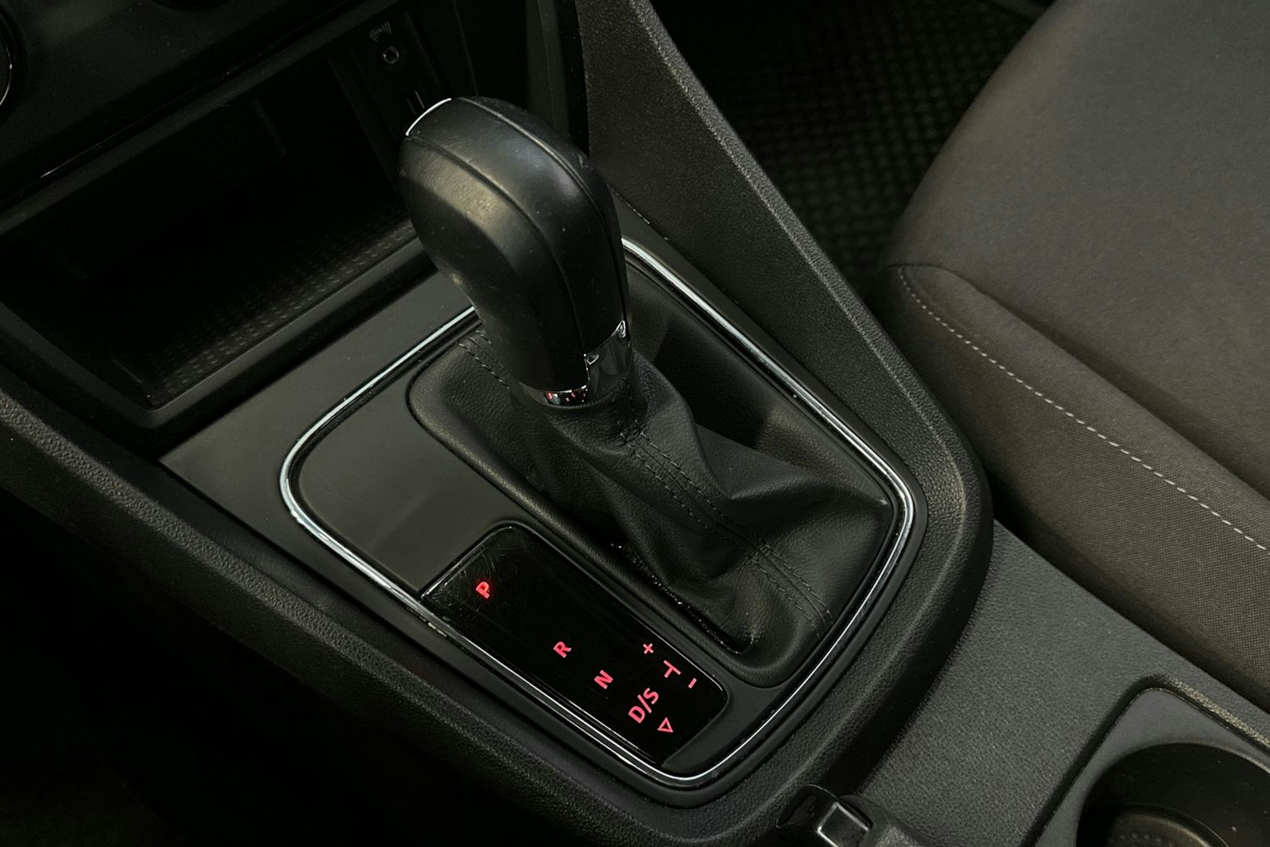 valkoinen SEAT Leon ST 2017 kuva 23.
