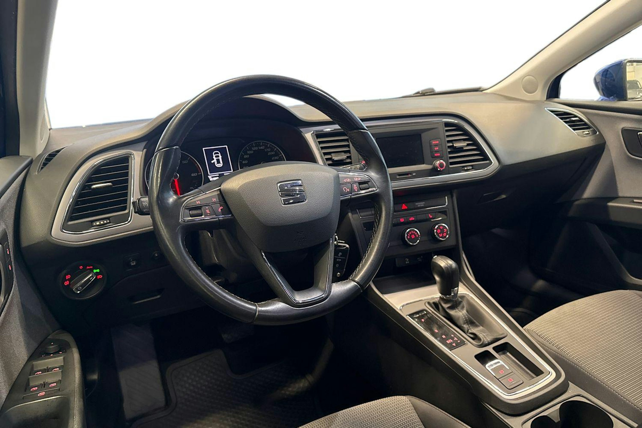 sininen SEAT Leon ST 2018 kuva 7.