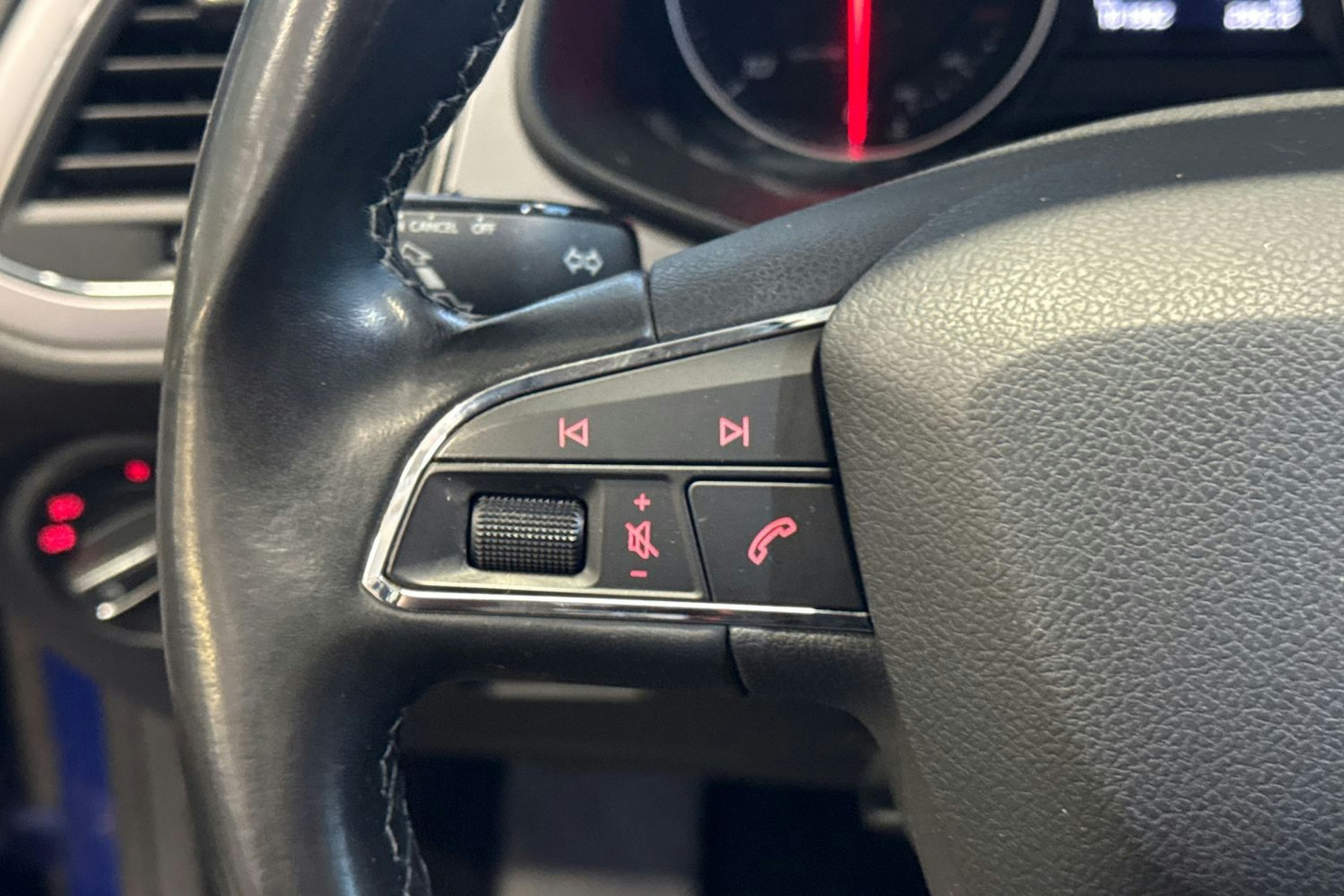 sininen SEAT Leon ST 2018 kuva 16.